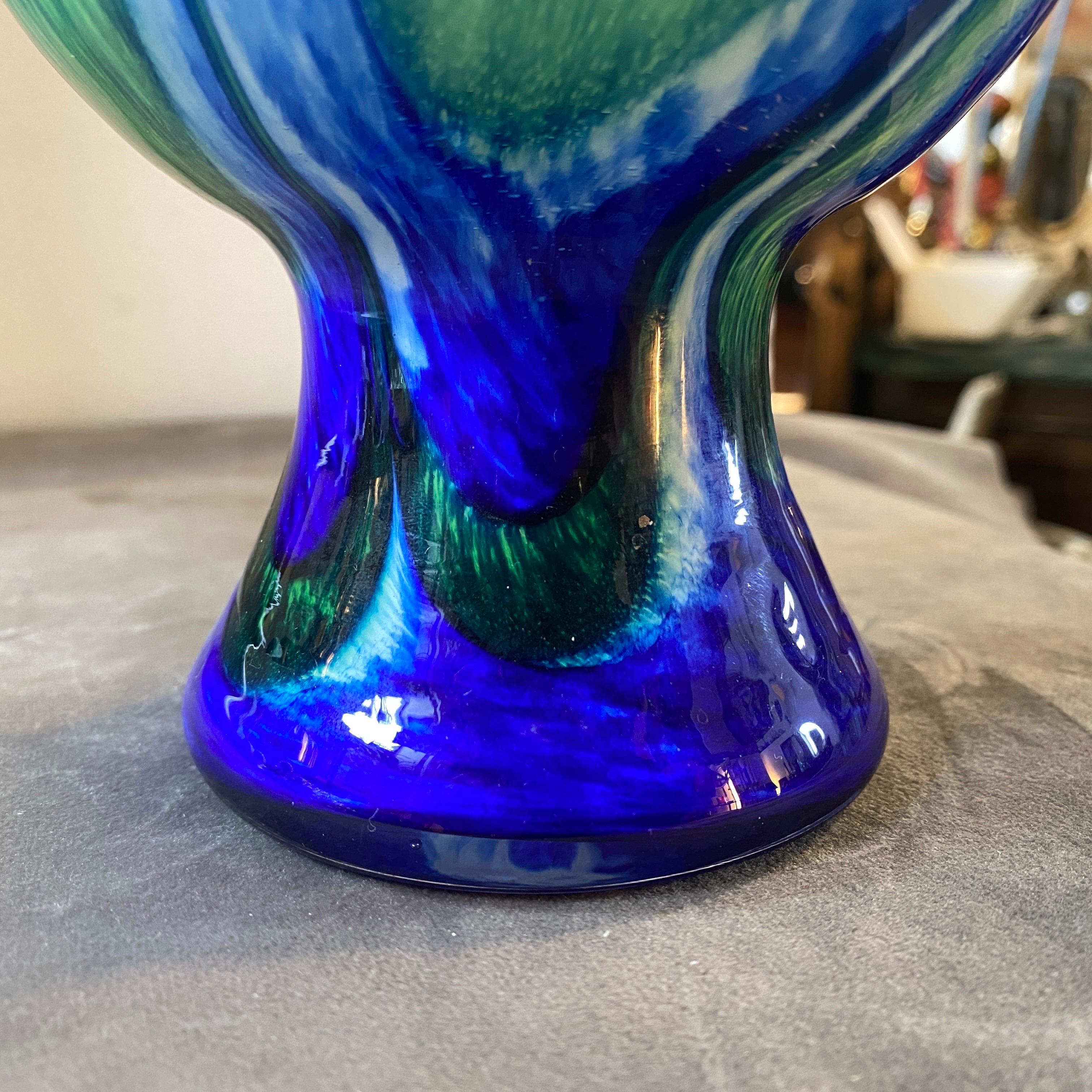 Verre opalin Vase italien en verre moderne du milieu du siècle dernier des années 1970 dans le style de Carlo Moretti en vente