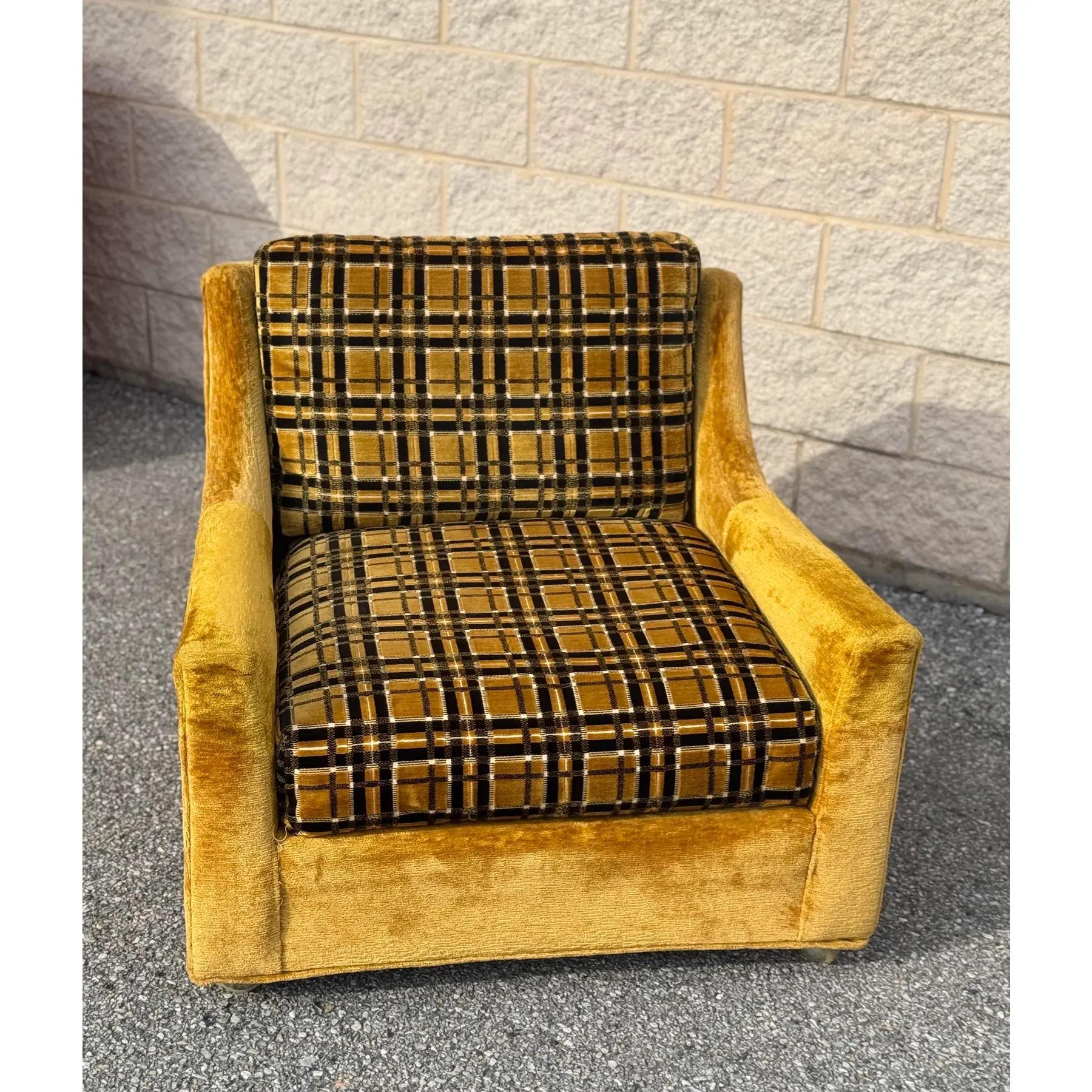 1970s Mid-Century Modern Gold Velvet & Plaid Lounge Chair In Good Condition For Sale In Elkton, MD