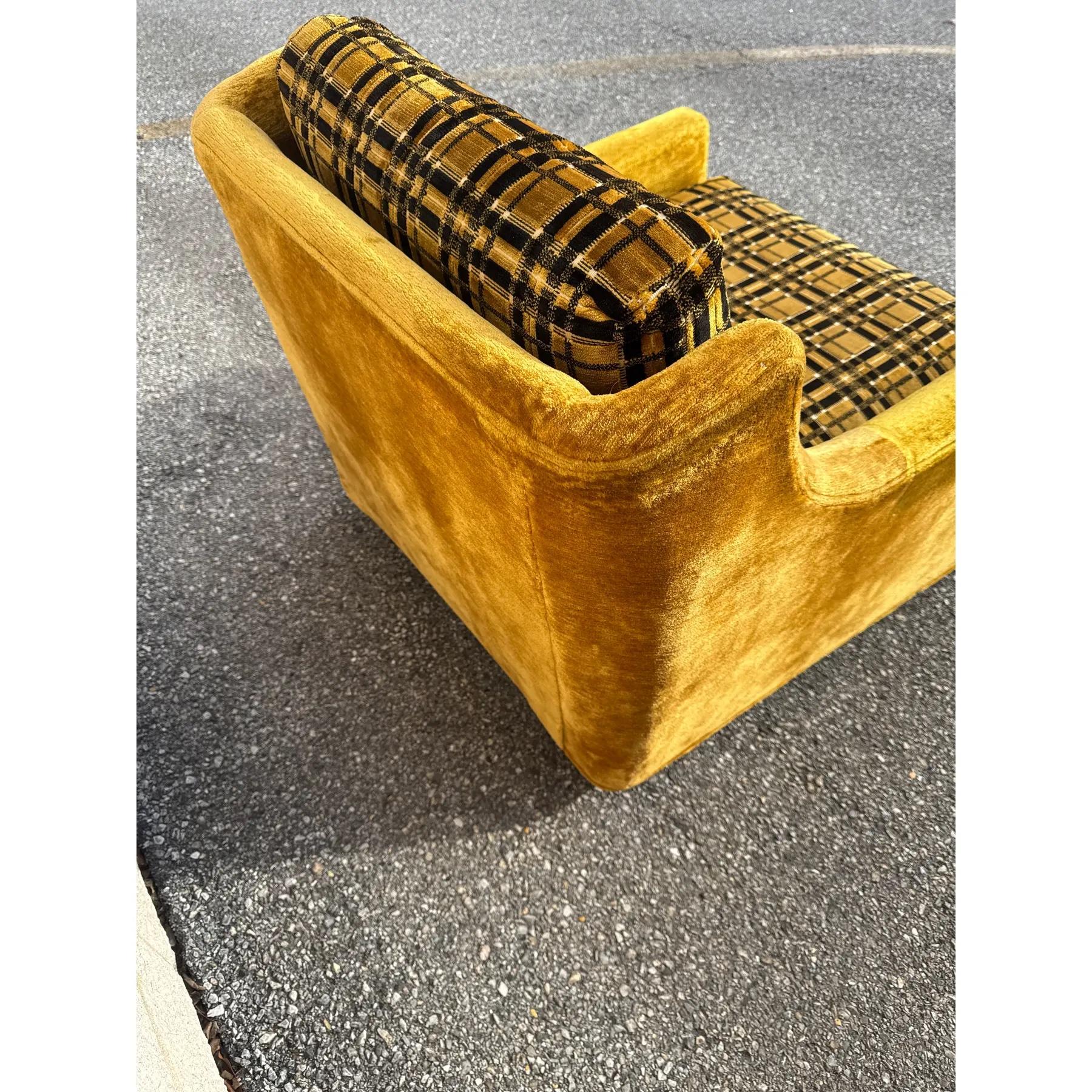 1970s Mid-Century Modern Gold Velvet & Plaid Lounge Chair For Sale 2