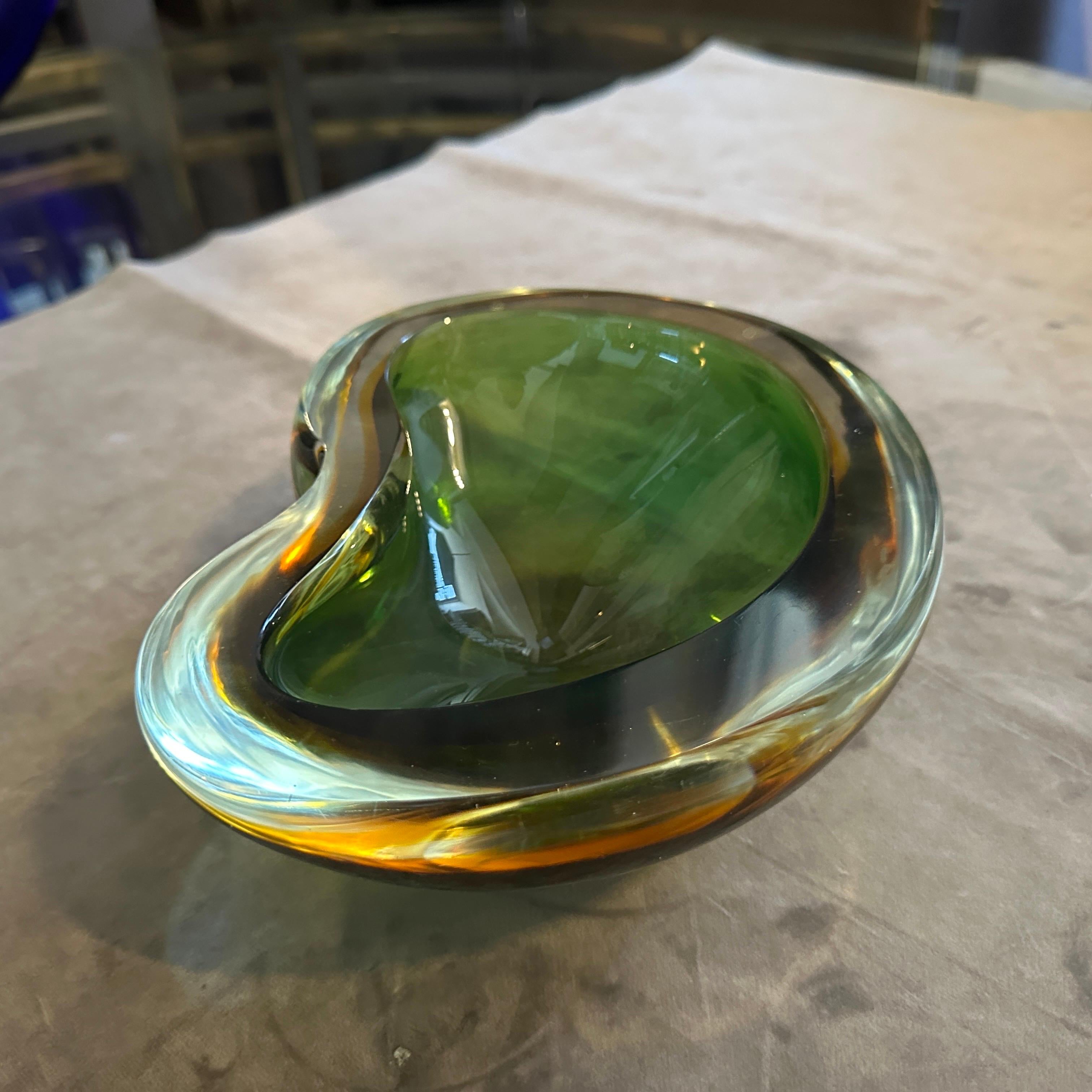 Ciotola in vetro di Murano Glass Sommerso verde e giallo della metà del secolo scorso di Seguso in vendita 2