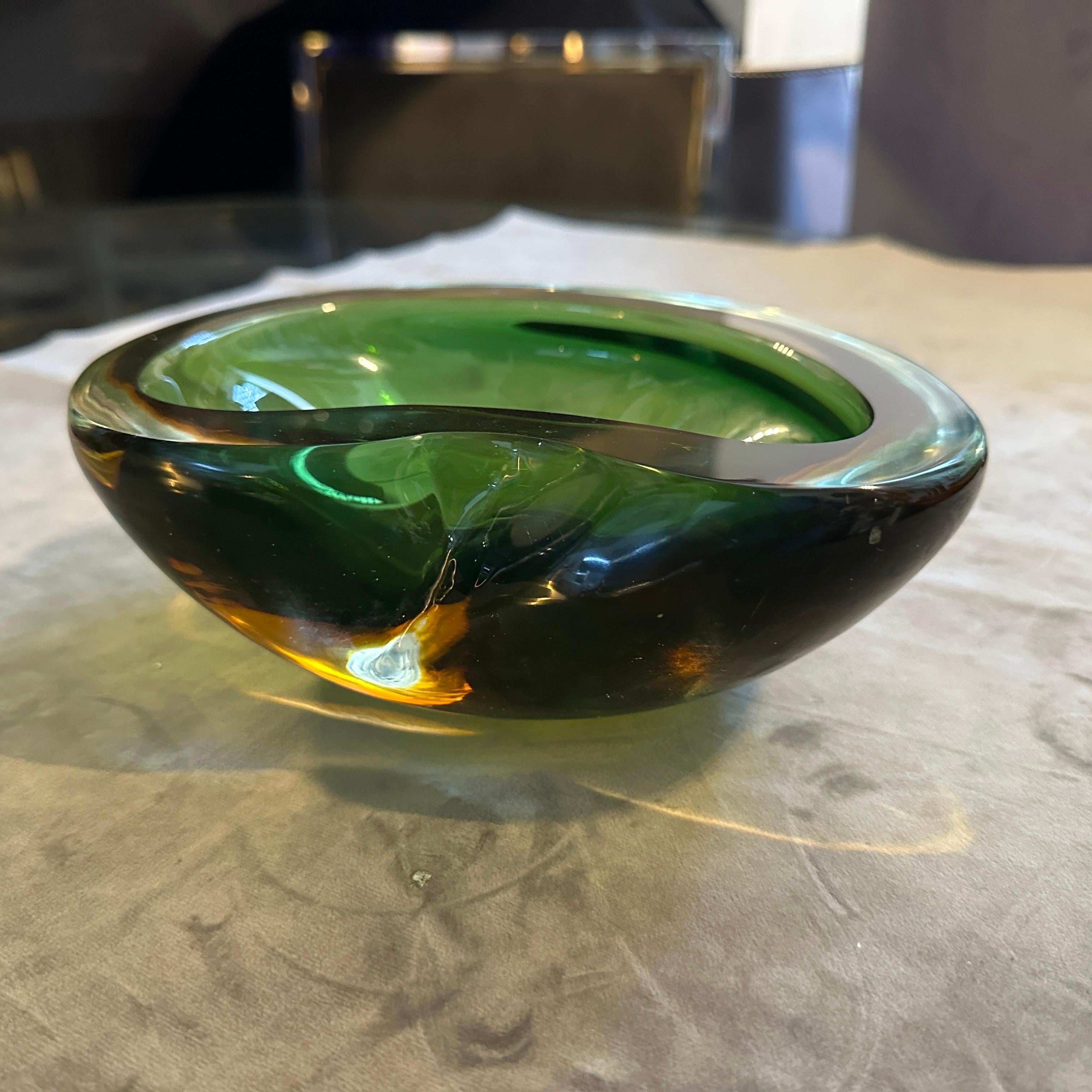 Ciotola in vetro di Murano Glass Sommerso verde e giallo della metà del secolo scorso di Seguso in vendita 3