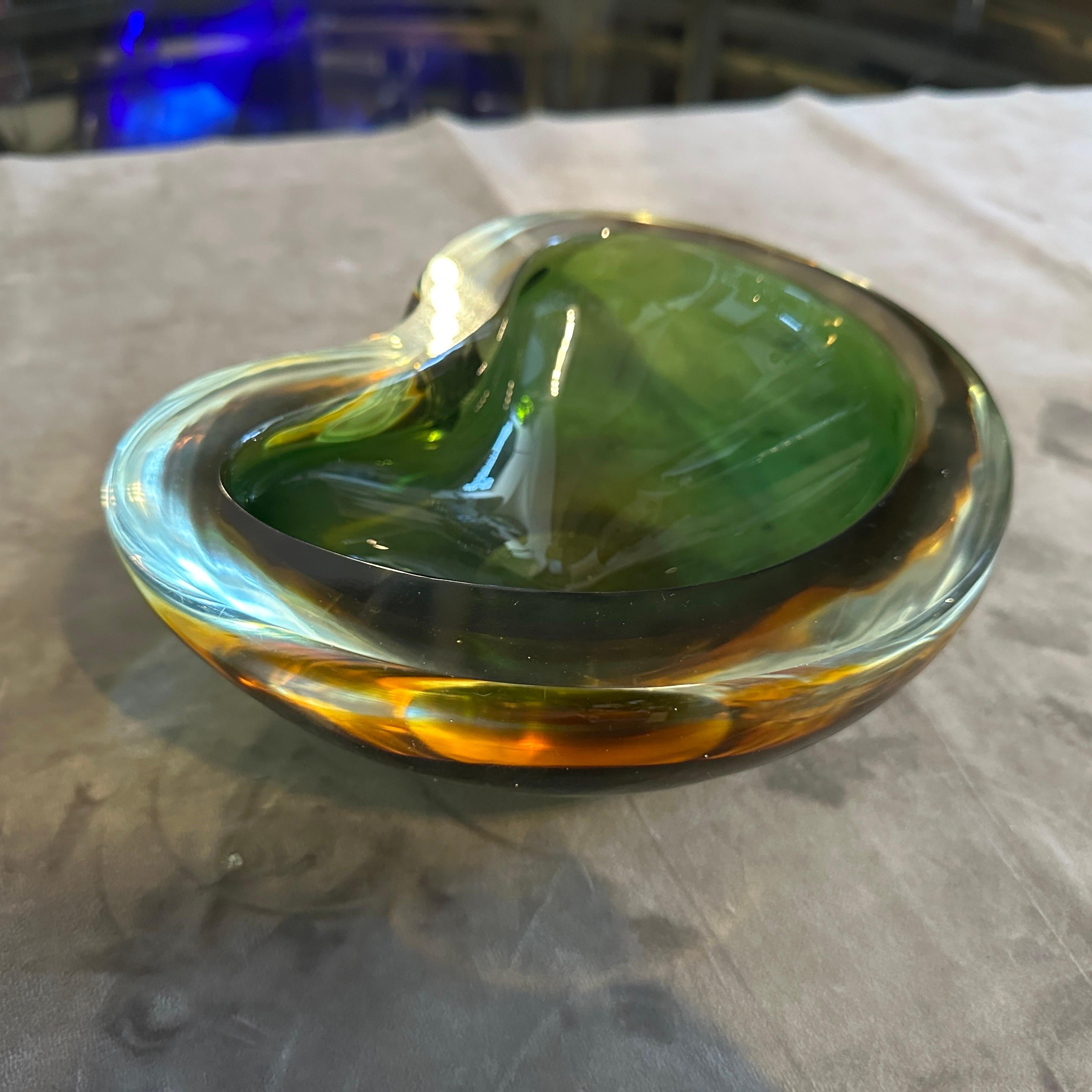 Ciotola in vetro di Murano Glass Sommerso verde e giallo della metà del secolo scorso di Seguso in vendita 1