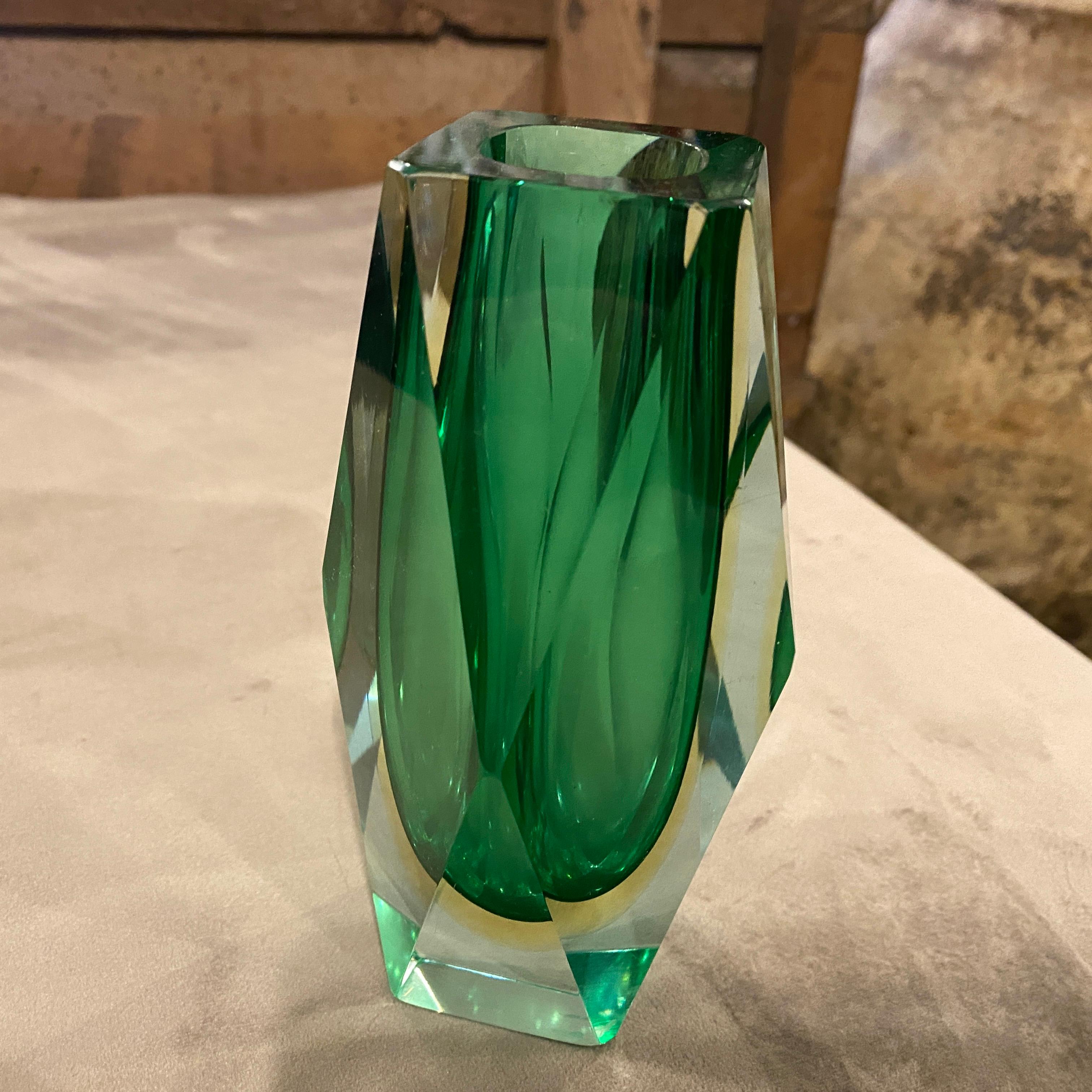 1970s Mid-Century Modern Green Faceted Murano Glass Vase by Seguso For Sale 1