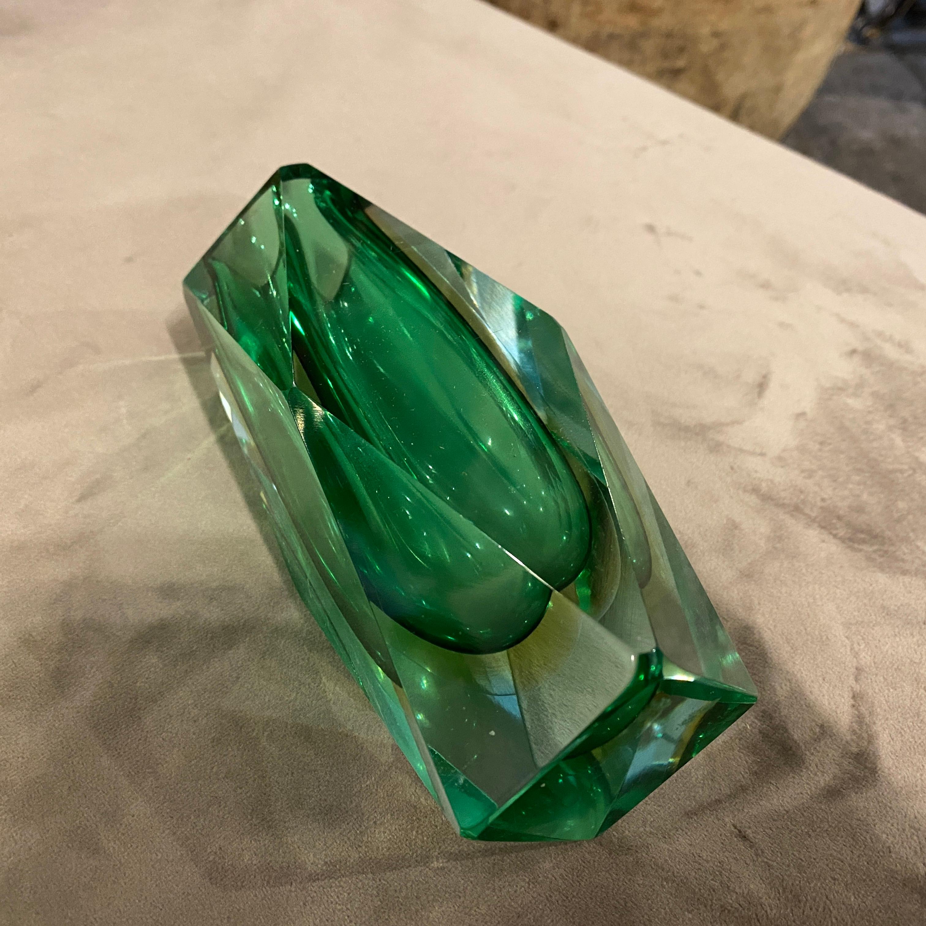 1970s Mid-Century Modern Green Faceted Murano Glass Vase by Seguso For Sale 3