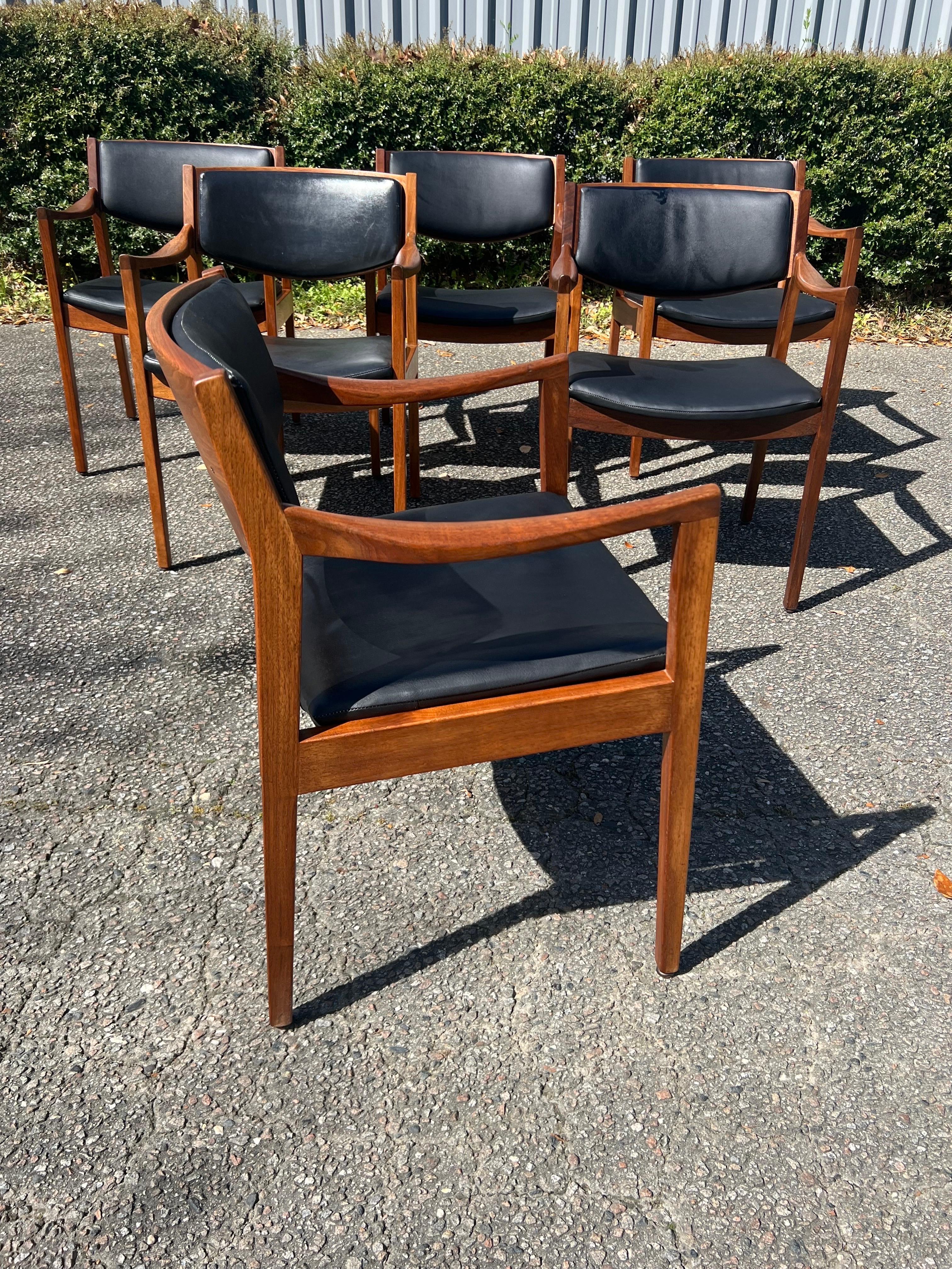 1970s Mid-Century Modern Gunlocke Arm Chairs - a Set of 6 In Good Condition In Charleston, SC