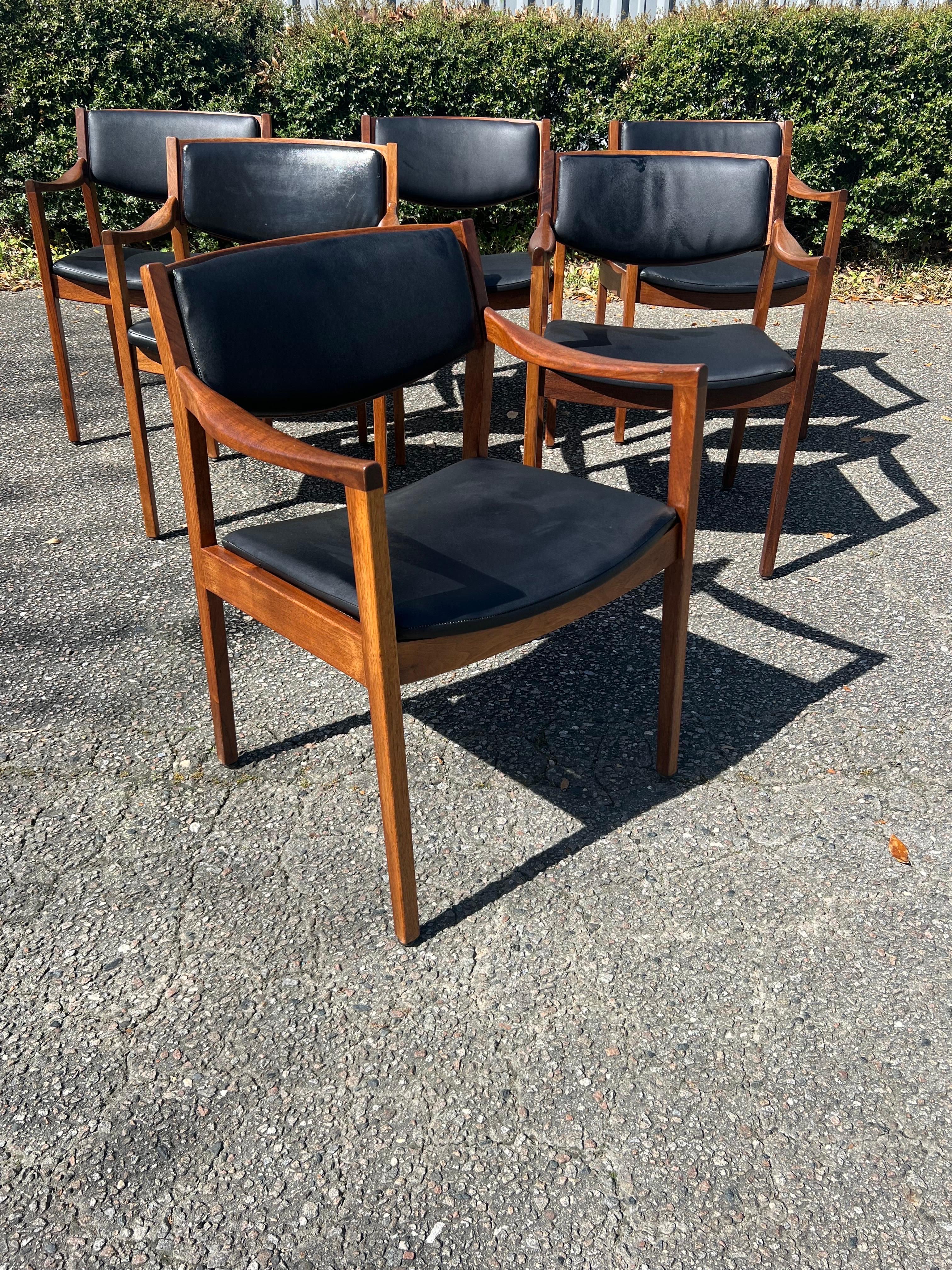 Late 20th Century 1970s Mid-Century Modern Gunlocke Arm Chairs - a Set of 6