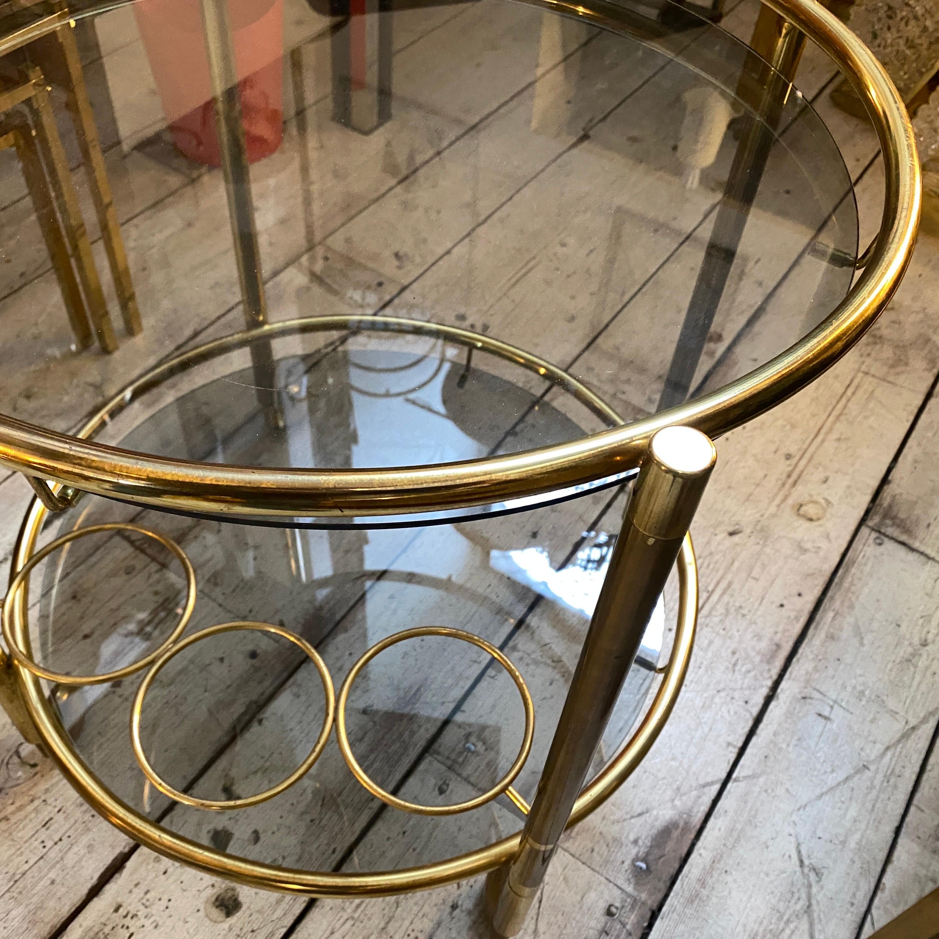1970s Mid-Century Modern Italian Brass and Light Smoked Glass Round Bar Cart For Sale 2