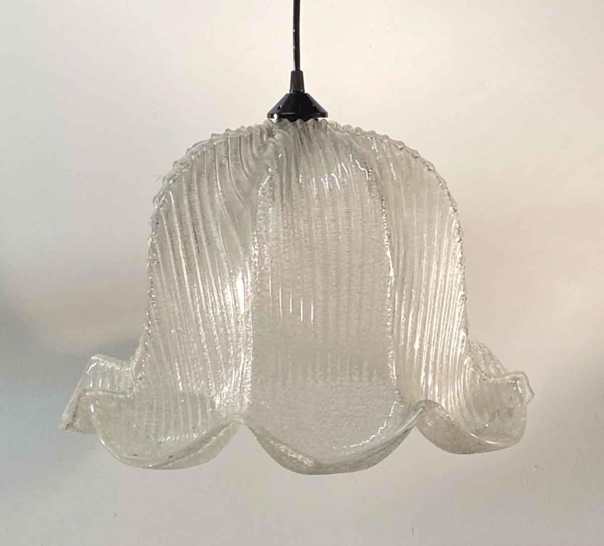 1970s hand blown or hand worked clear Italian Murano glass pendant light. Done in a Mid-Century Modern style. The hardware can be done in a white or black cord, antique brass or a polished nickel pole. Price includes restoration. Please specify the