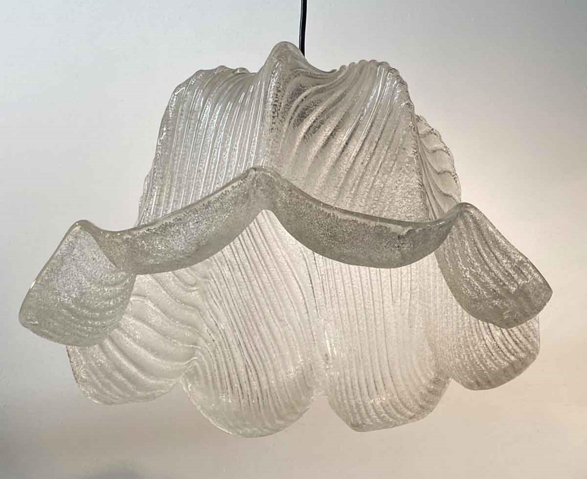 1970s Mid-Century Modern Italian Murano Hand Worked or Blown Glass Pendant Light In Good Condition In New York, NY