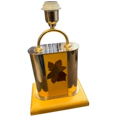 Italienische Tischlampe aus lackiertem Holz und vergoldetem Metall im Mid-Century-Modern-Stil der 1970er Jahre