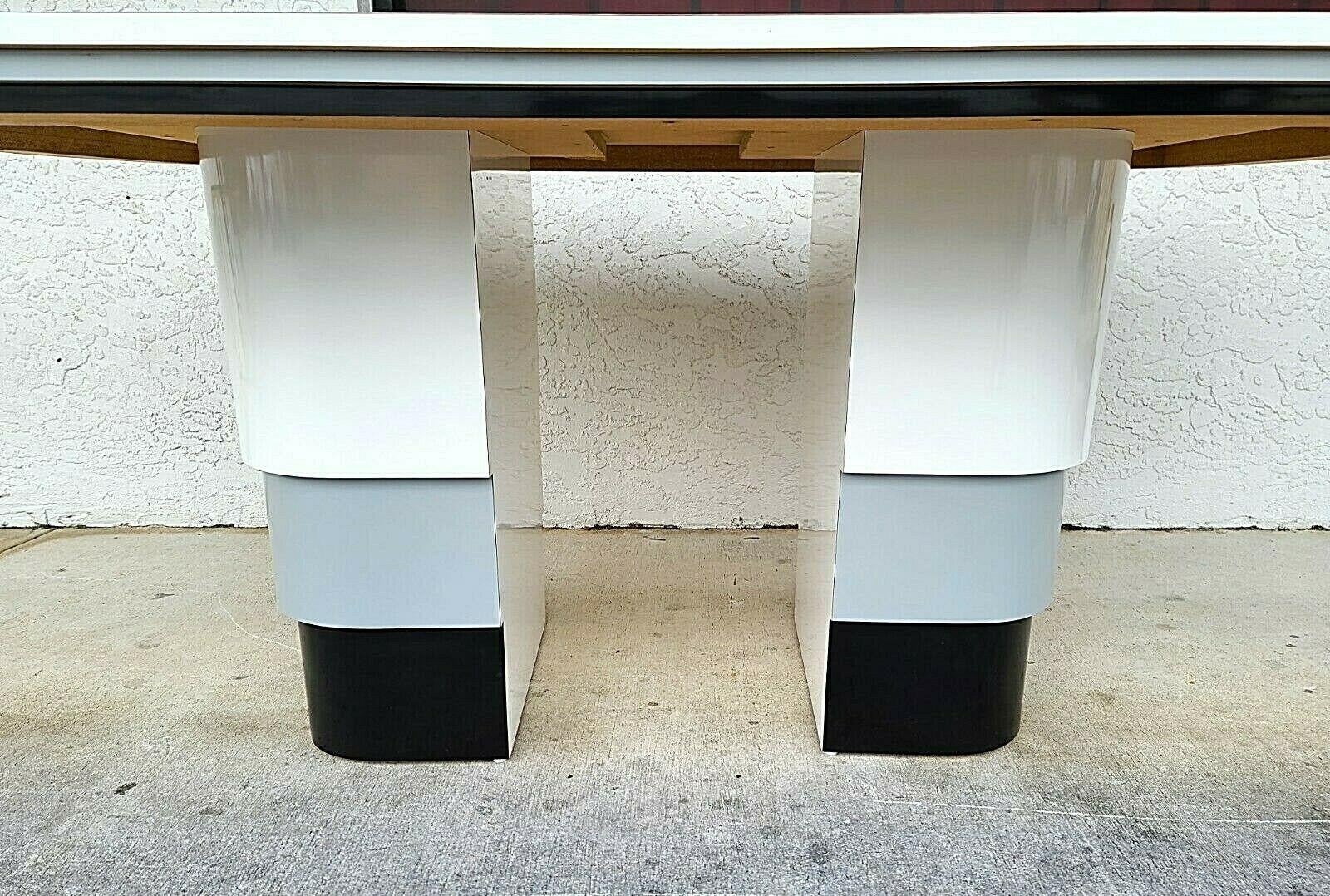 Bois Table de salle à manger en stratifié The Moderns des années 1970 en vente