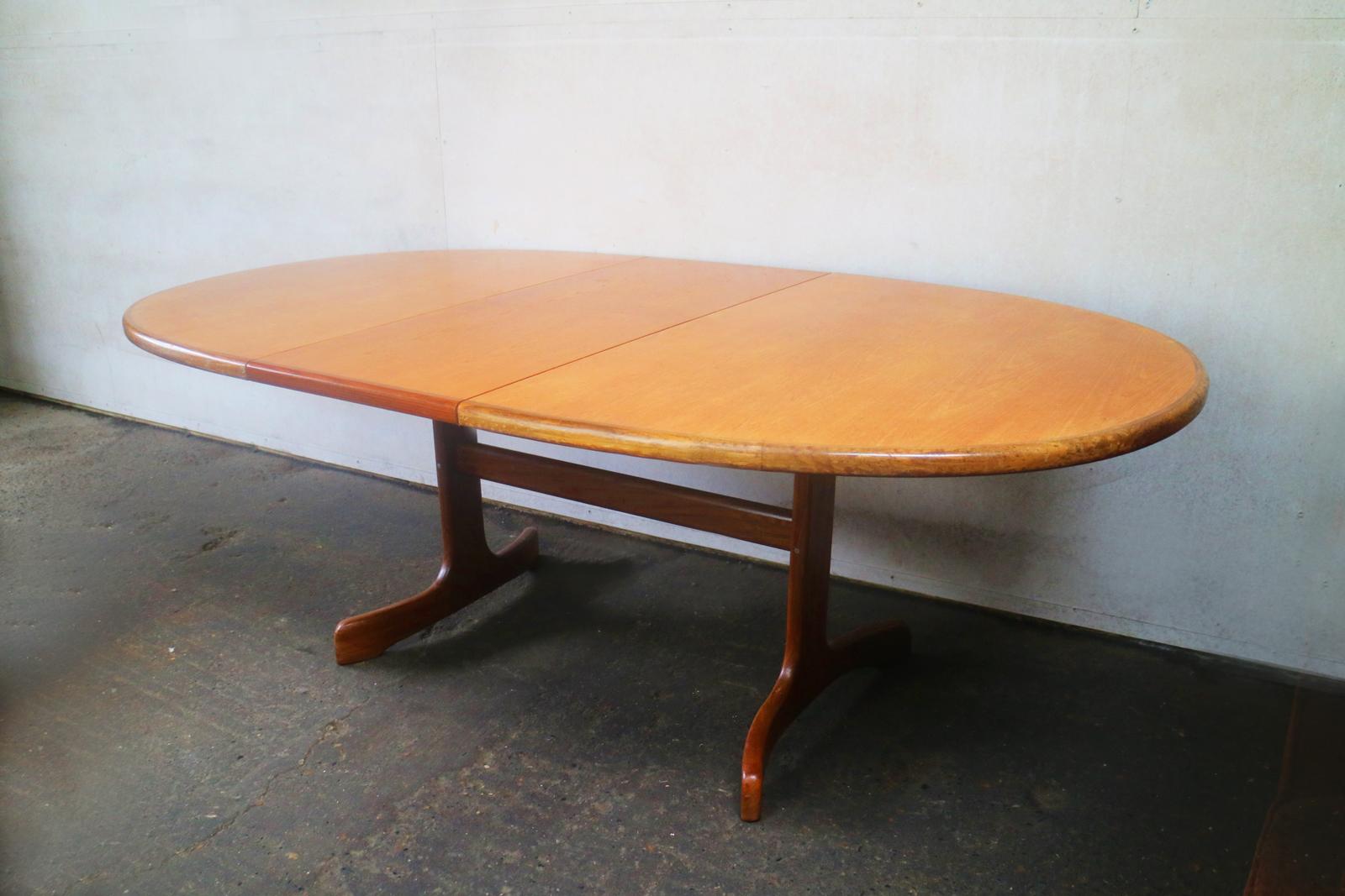 1970s Mid-Century Modern Large G Plan Dining Table and Chairs In Good Condition For Sale In London, GB