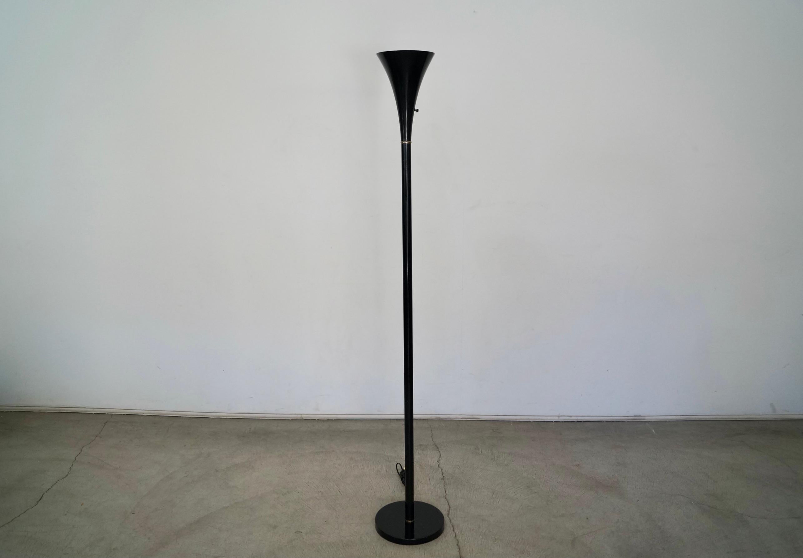 Américain Lampadaire torchère trompette de style Laurel moderne du milieu du siècle dernier, années 1970 en vente