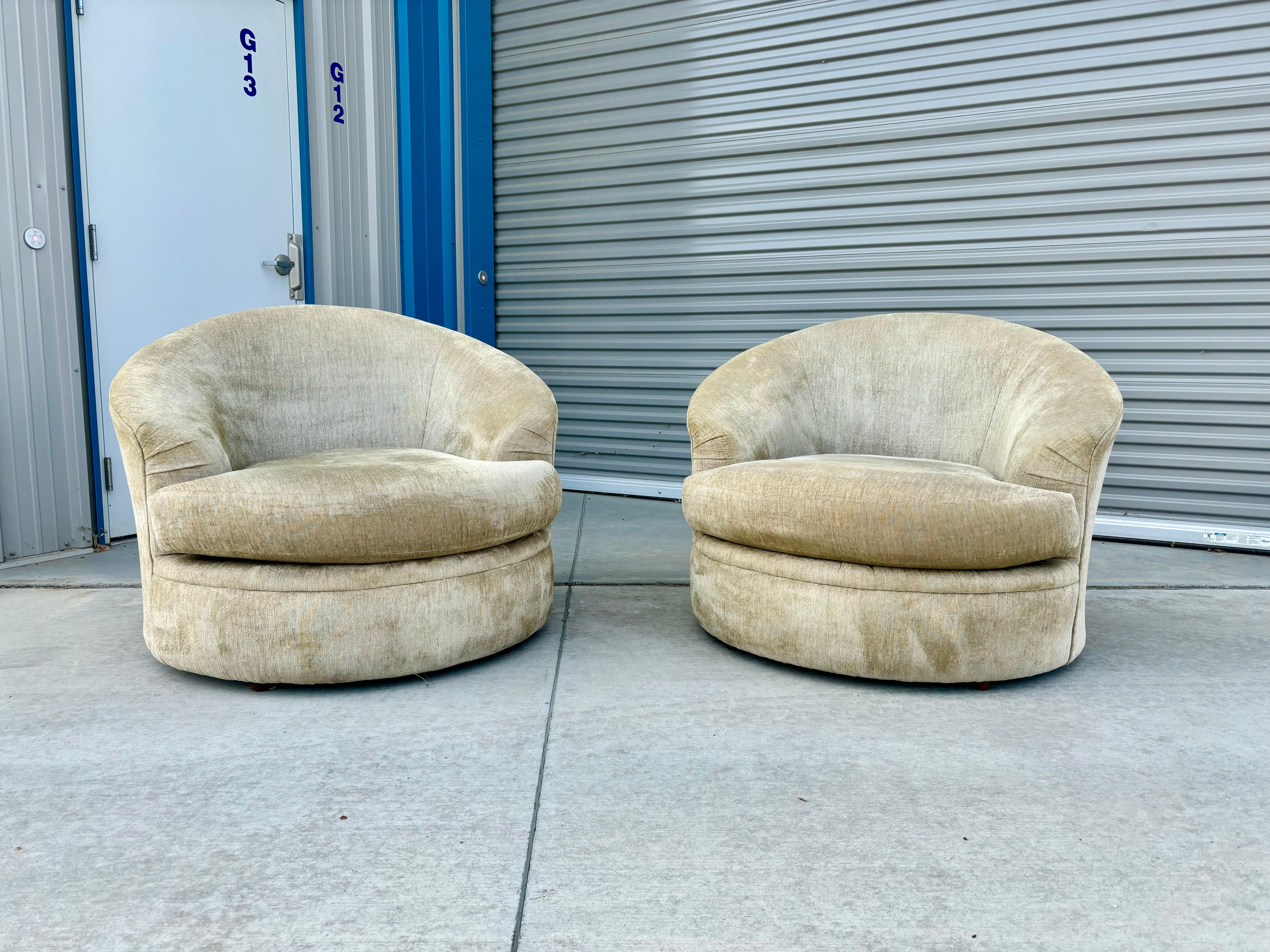 Mid-Century Modern 1970s Mid Century Modern Lounge Chairs - Set of 2 For Sale