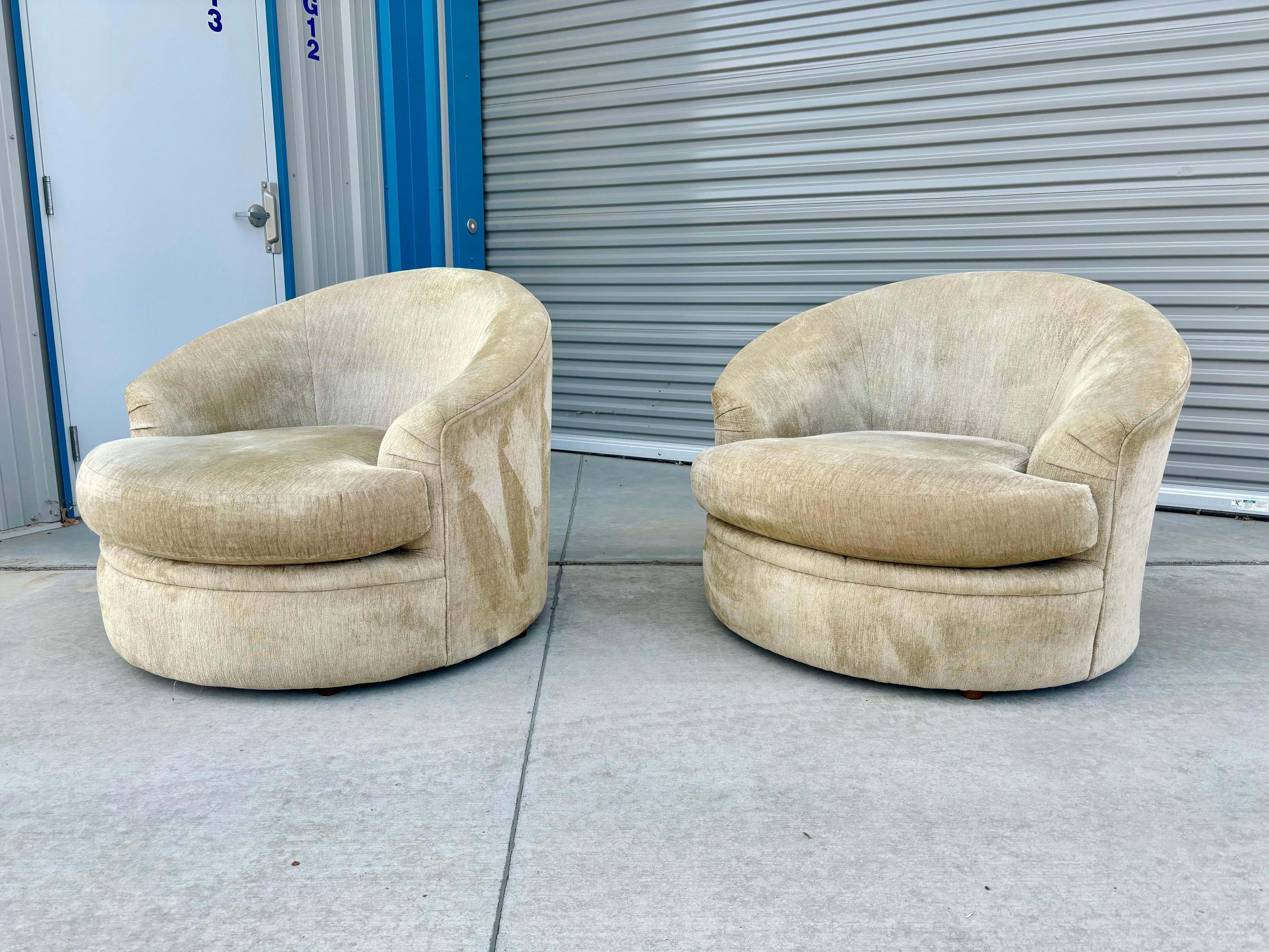 American 1970s Mid Century Modern Lounge Chairs - Set of 2 For Sale