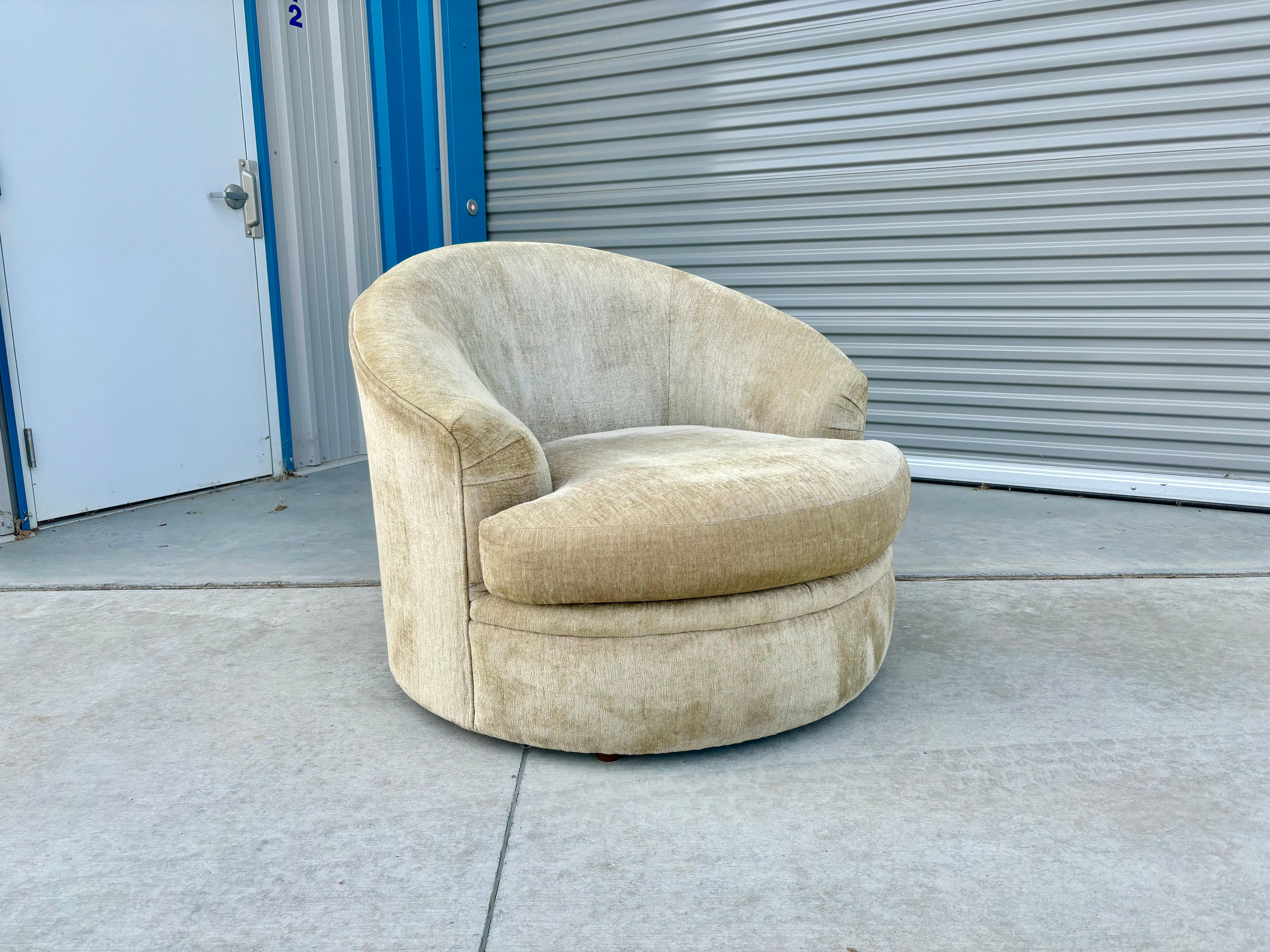 Tissu 1970 Mid Century Modern Lounge Chairs - Set of 2 en vente