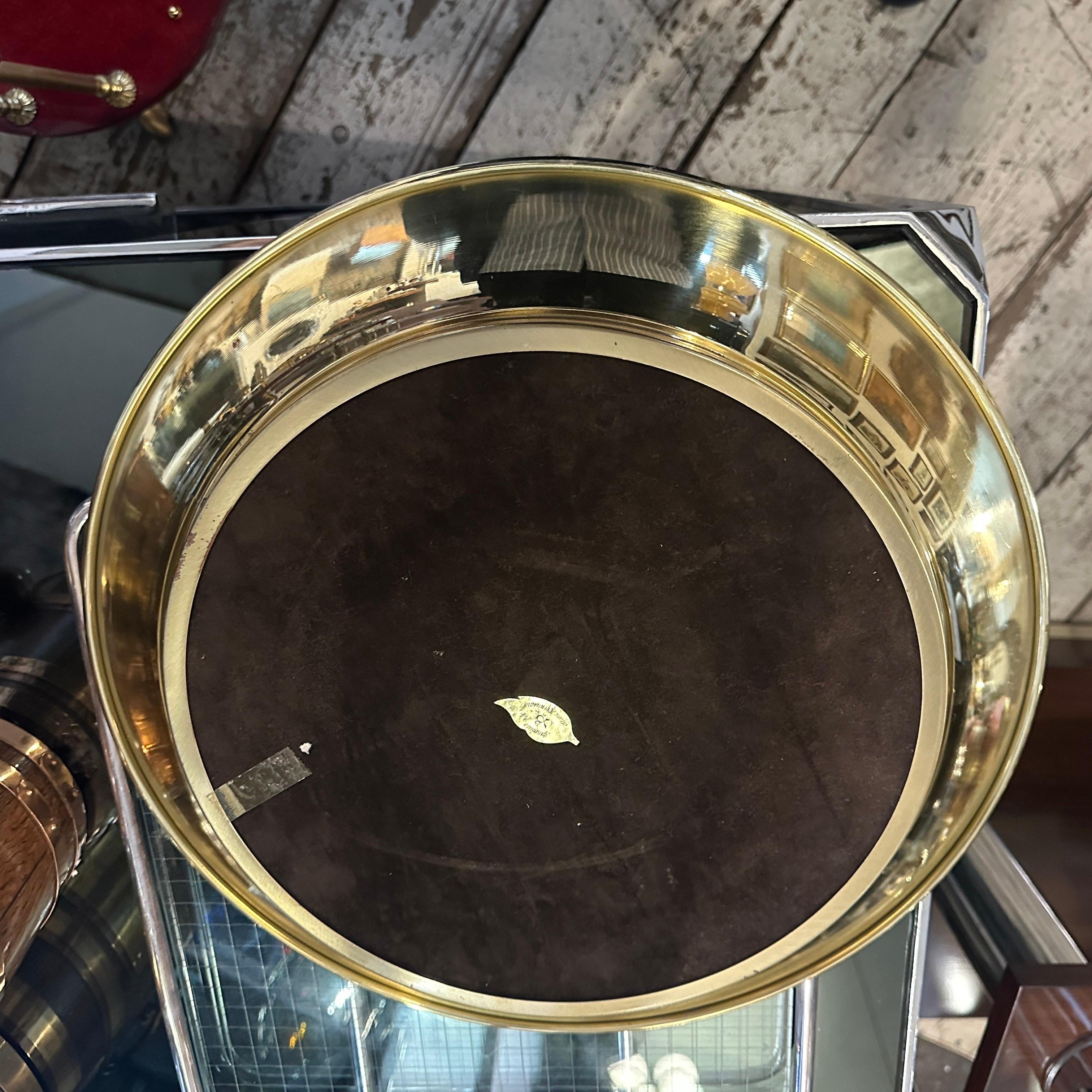 1970s Mid-Century Modern Lucite and Brass Italian Round Tray (Plateau rond italien en laiton et lucite) en vente 3