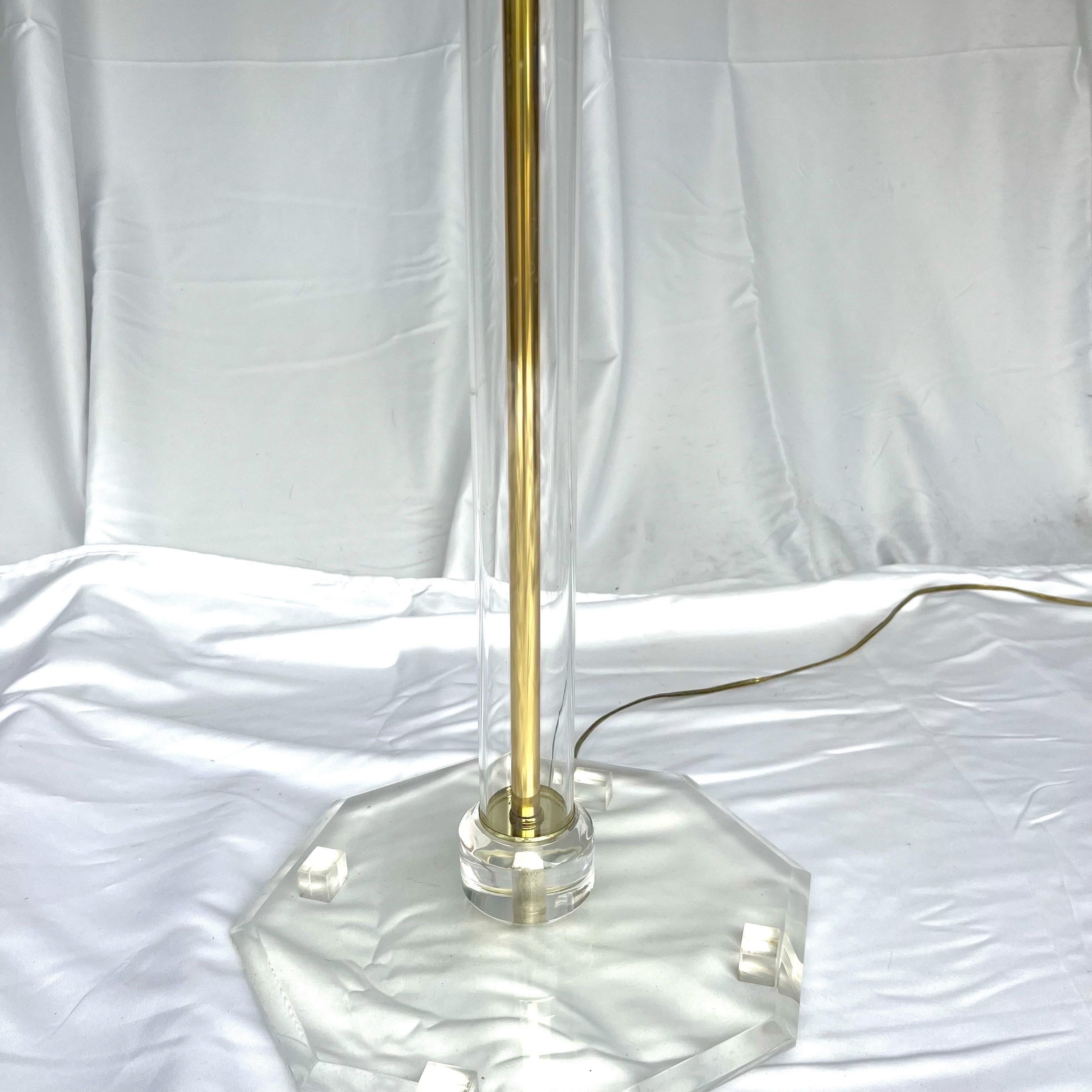 1970’s Mid-Century Modern Lucite Floor Lamp With Integrated Table In Good Condition For Sale In Charleston, SC