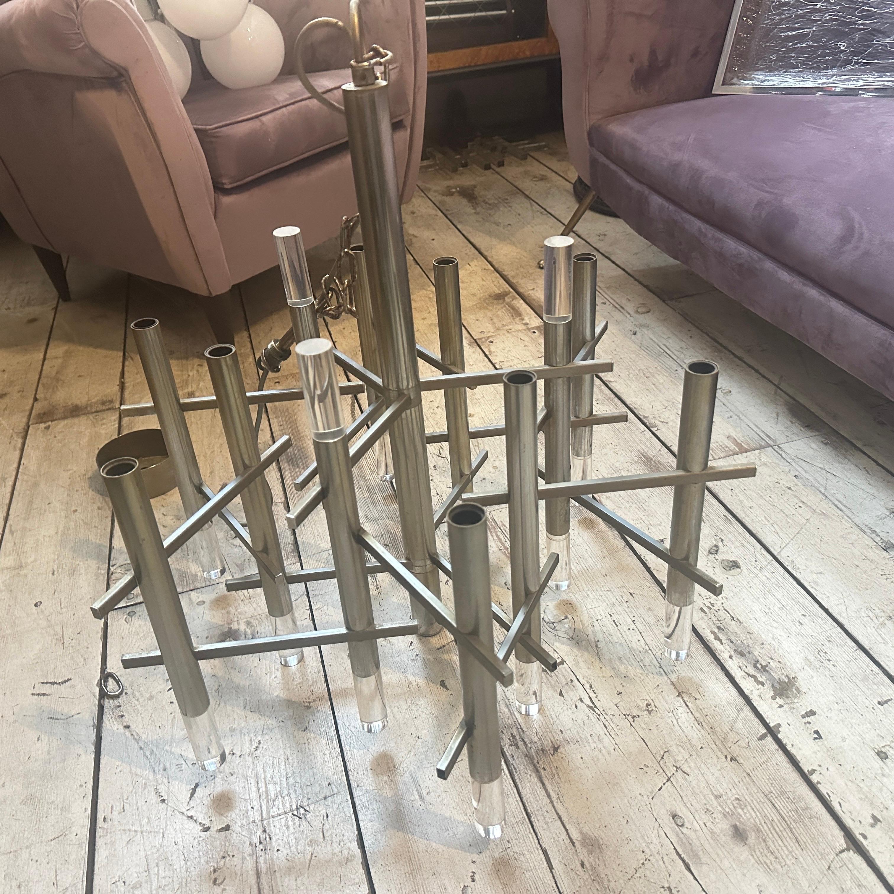Italiano Lampadario in metallo e plexiglass di Gaetano Sciolari della metà del secolo scorso in vendita