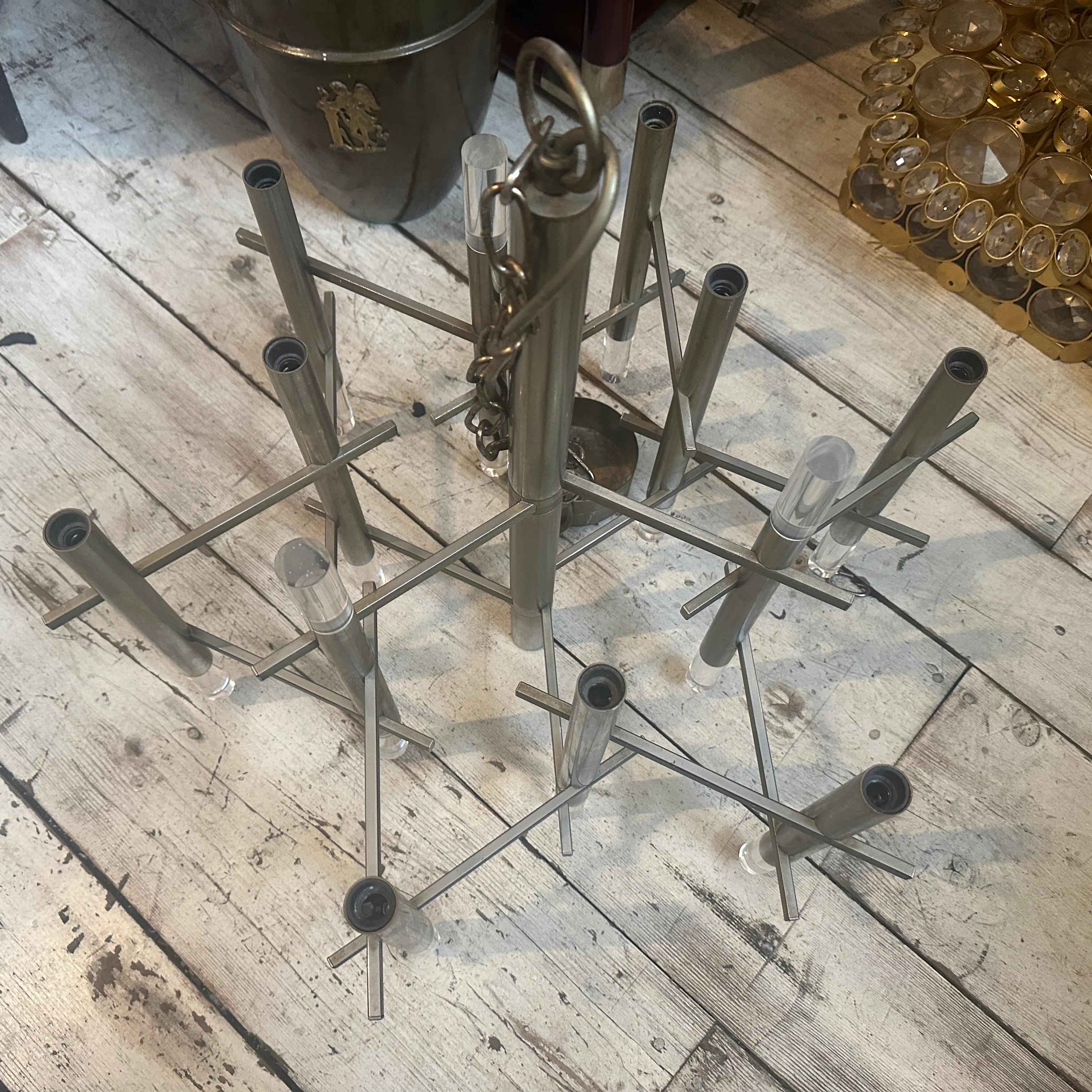Lampadario in metallo e plexiglass di Gaetano Sciolari della metà del secolo scorso In condizioni ottime in vendita a Aci Castello, IT