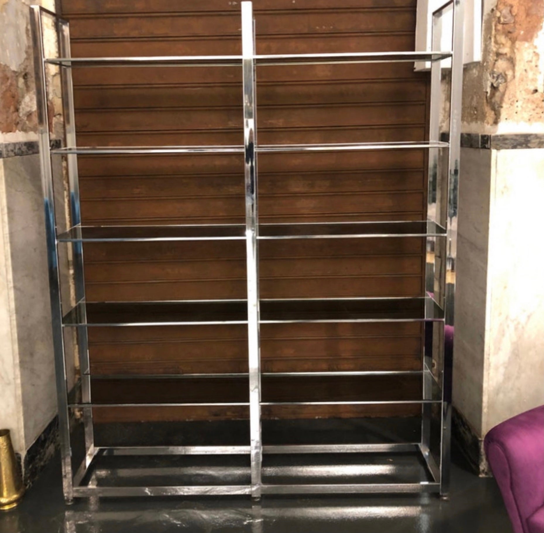 1970s Mid-Century Modern Metal and Smoked Glass Italian Bookcase In Good Condition For Sale In Aci Castello, IT