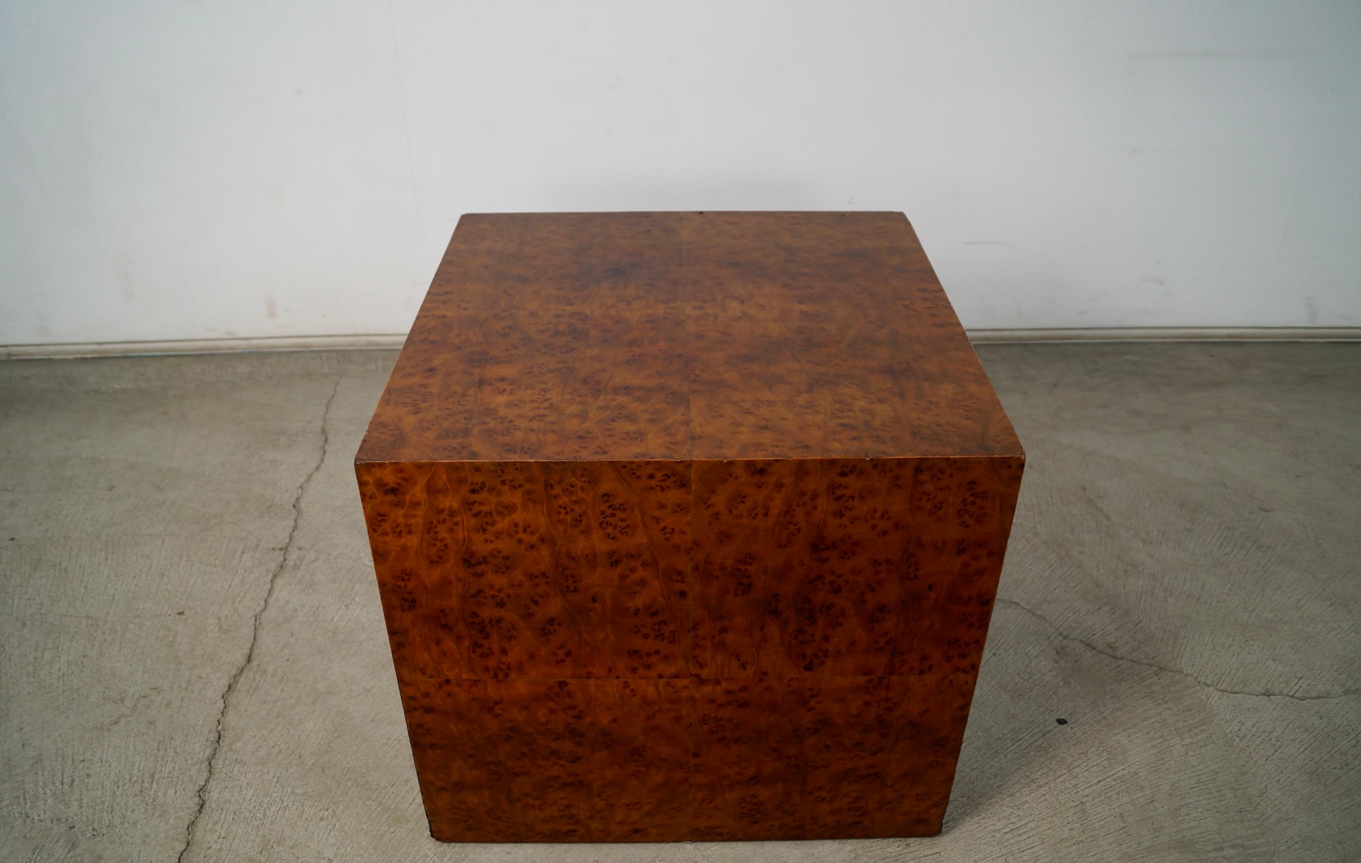 Mid-Century Modern Table d'appoint / support en Wood Wood Milo Baughman des années 1970 en vente