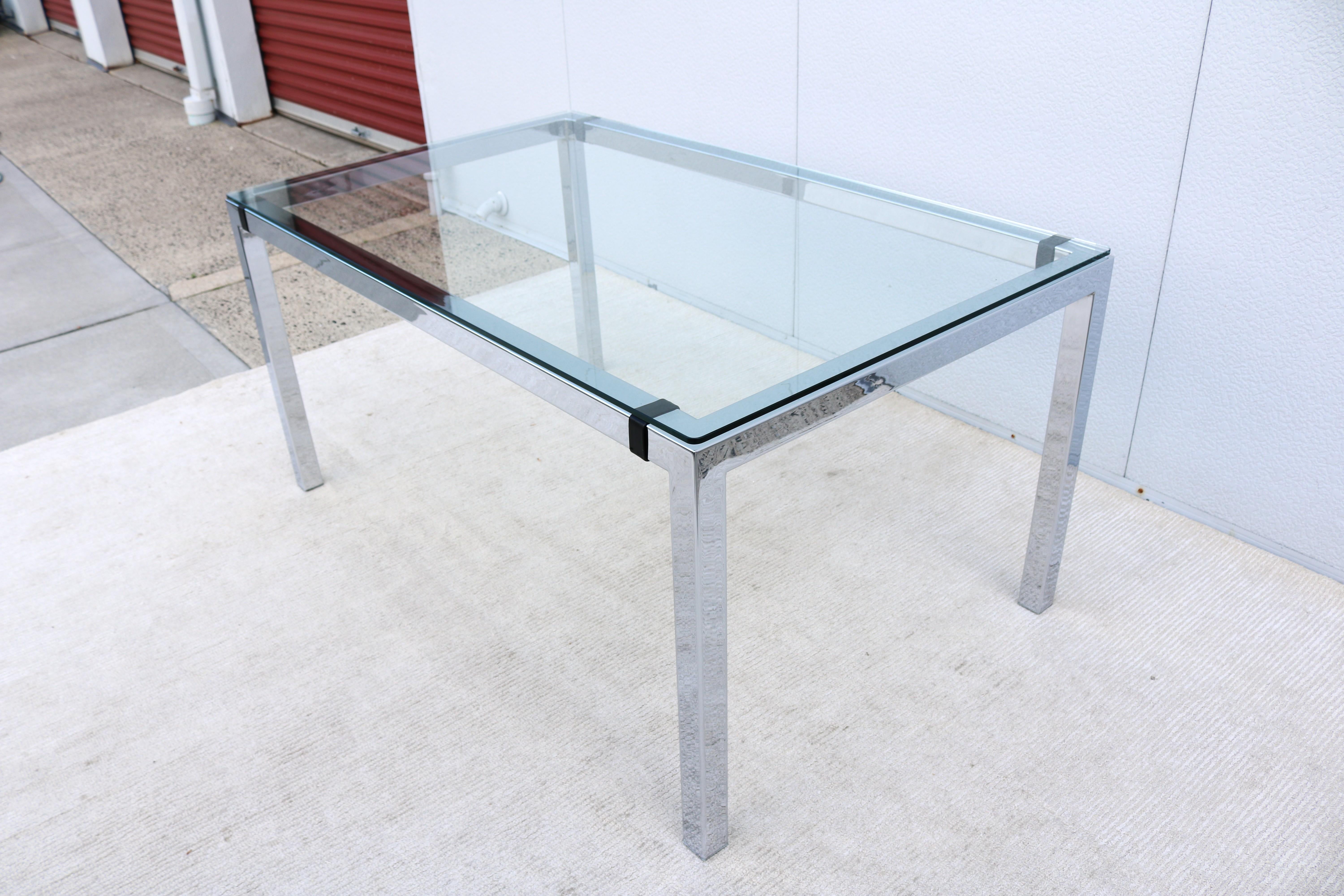 1970 Table de salle à manger en verre et acier chromé The Moderns Moderns Milo Baughman en vente 2