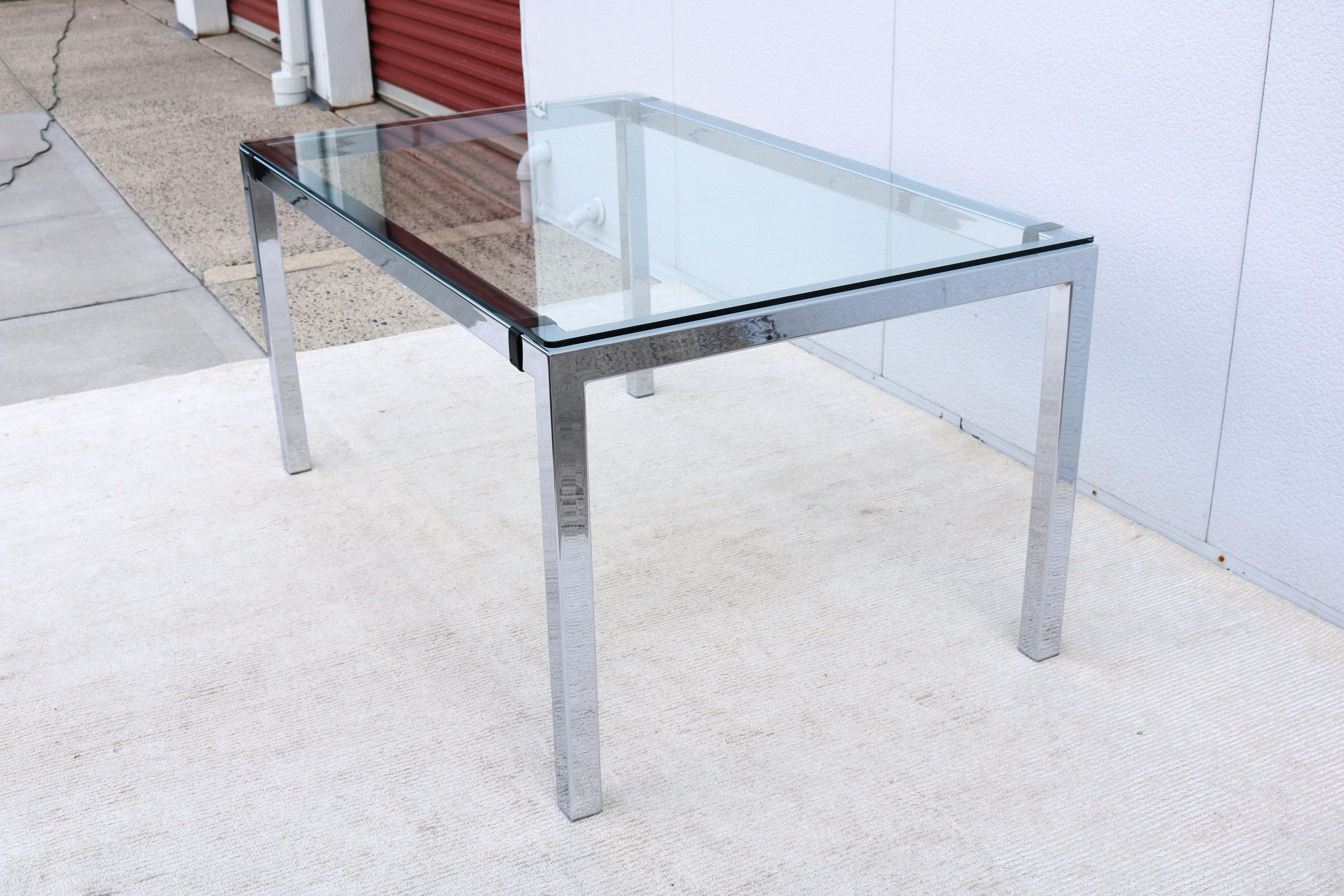 1970 Table de salle à manger en verre et acier chromé The Moderns Moderns Milo Baughman en vente 3