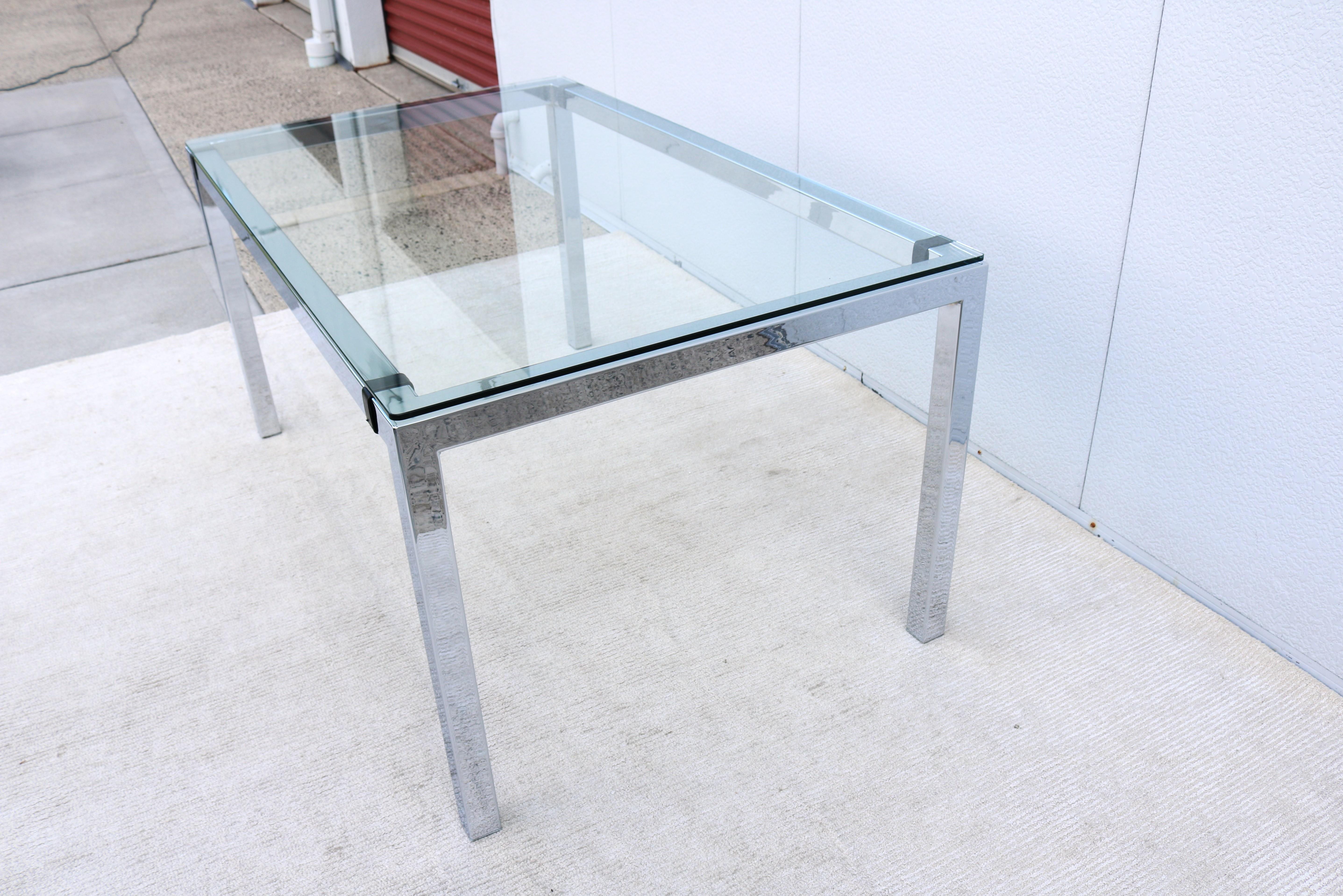 1970 Table de salle à manger en verre et acier chromé The Moderns Moderns Milo Baughman en vente 4