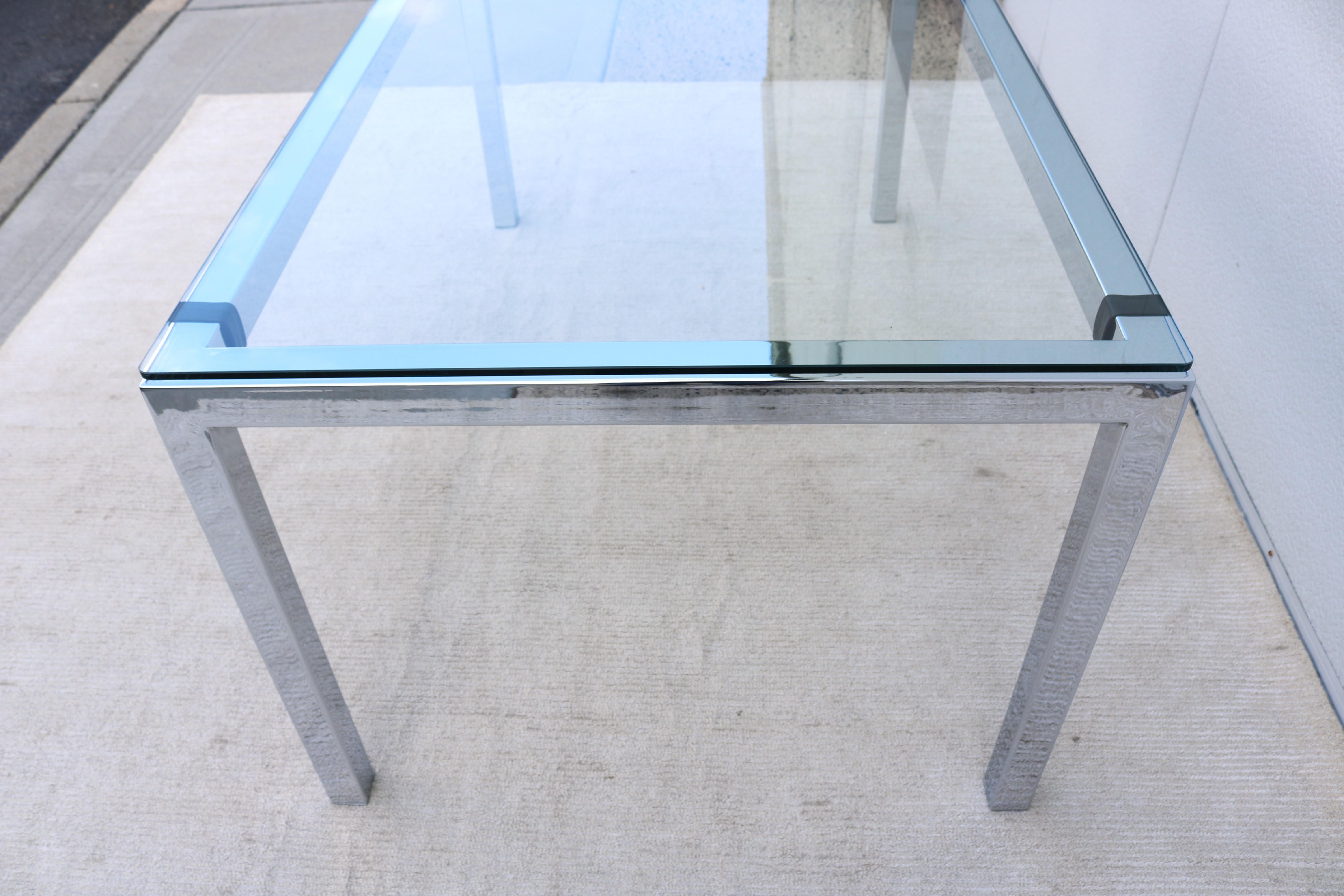 1970 Table de salle à manger en verre et acier chromé The Moderns Moderns Milo Baughman en vente 5
