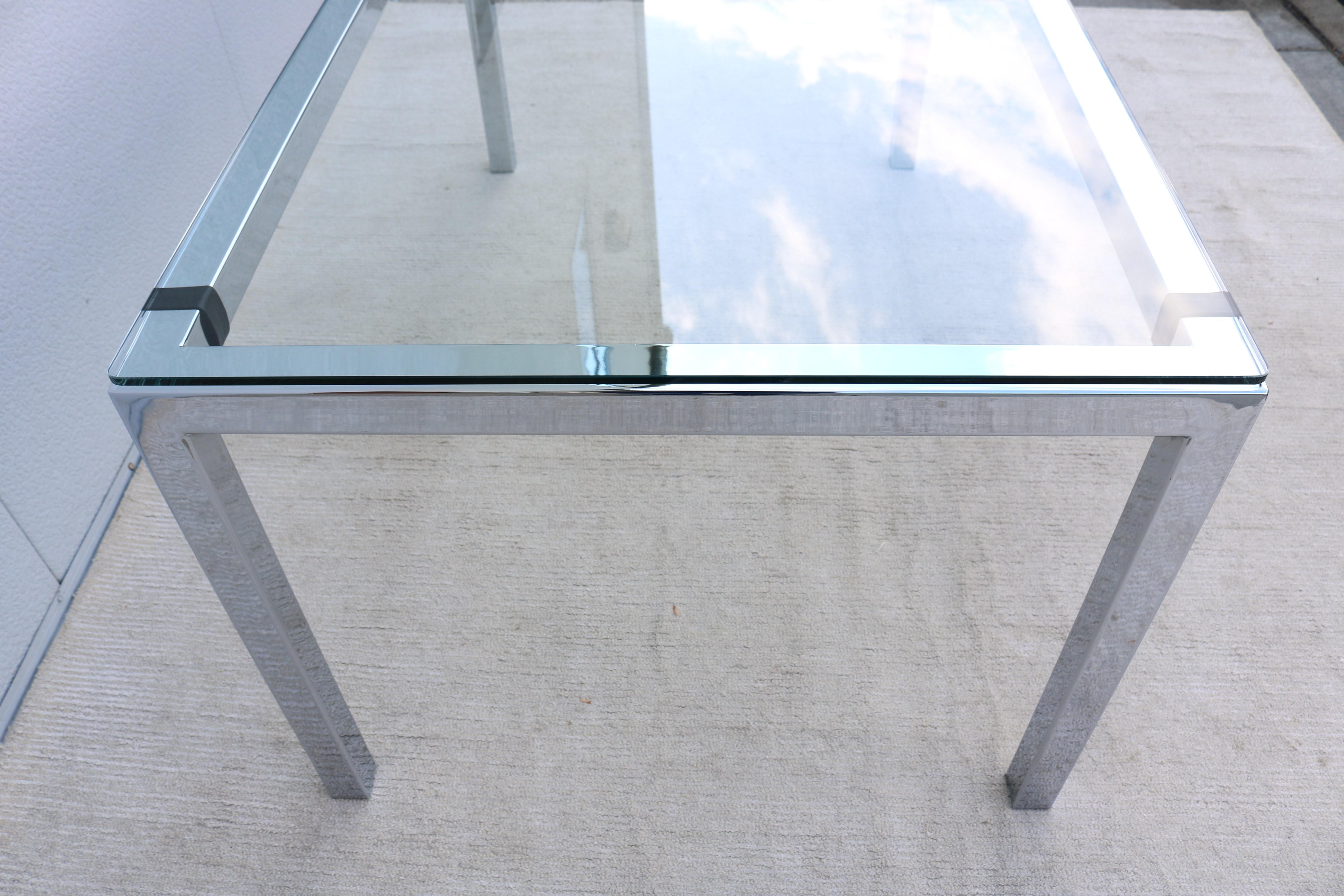 1970 Table de salle à manger en verre et acier chromé The Moderns Moderns Milo Baughman en vente 6
