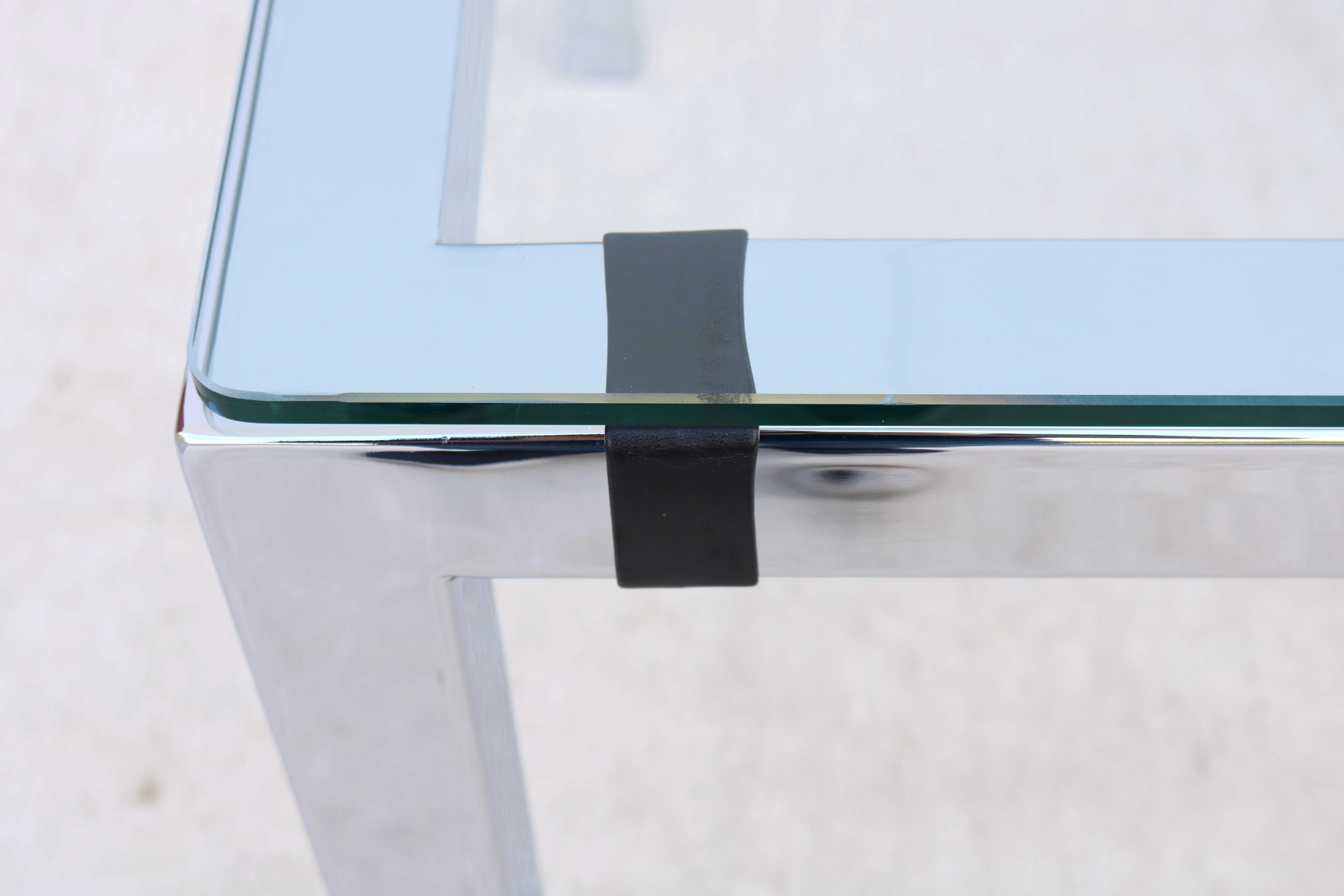 1970 Table de salle à manger en verre et acier chromé The Moderns Moderns Milo Baughman en vente 10