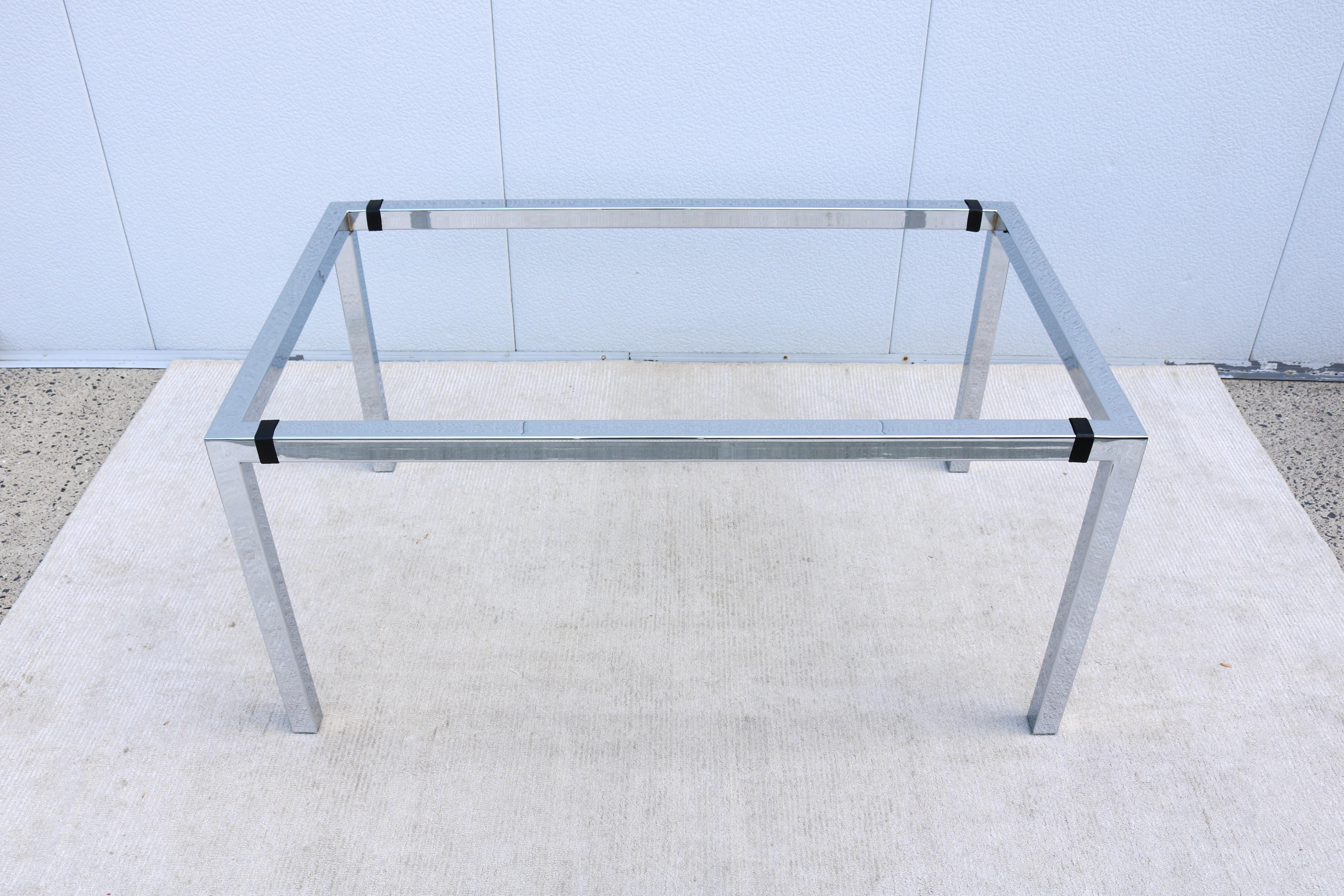 1970 Table de salle à manger en verre et acier chromé The Moderns Moderns Milo Baughman en vente 12
