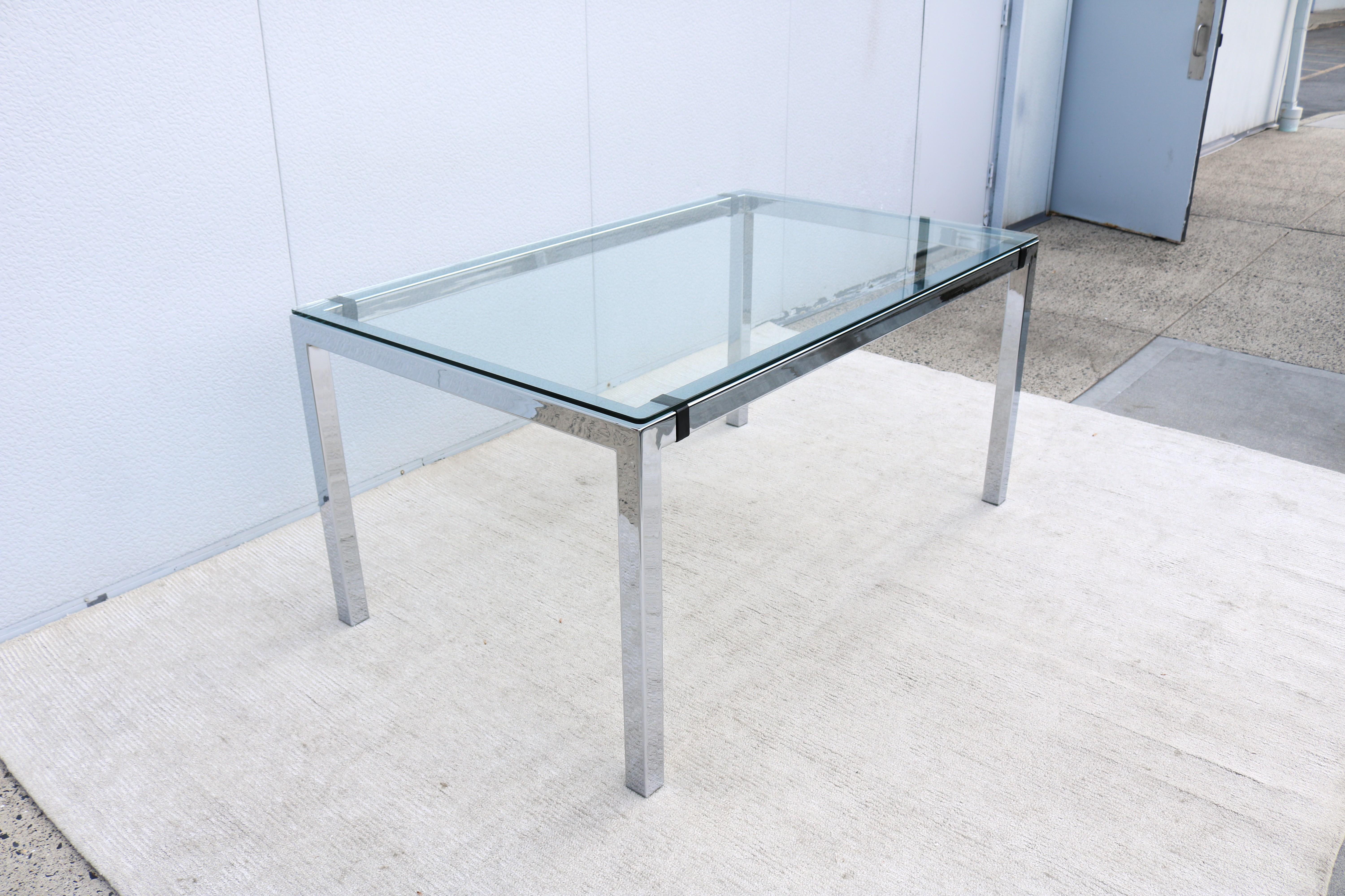 1970 Table de salle à manger en verre et acier chromé The Moderns Moderns Milo Baughman Bon état - En vente à Secaucus, NJ