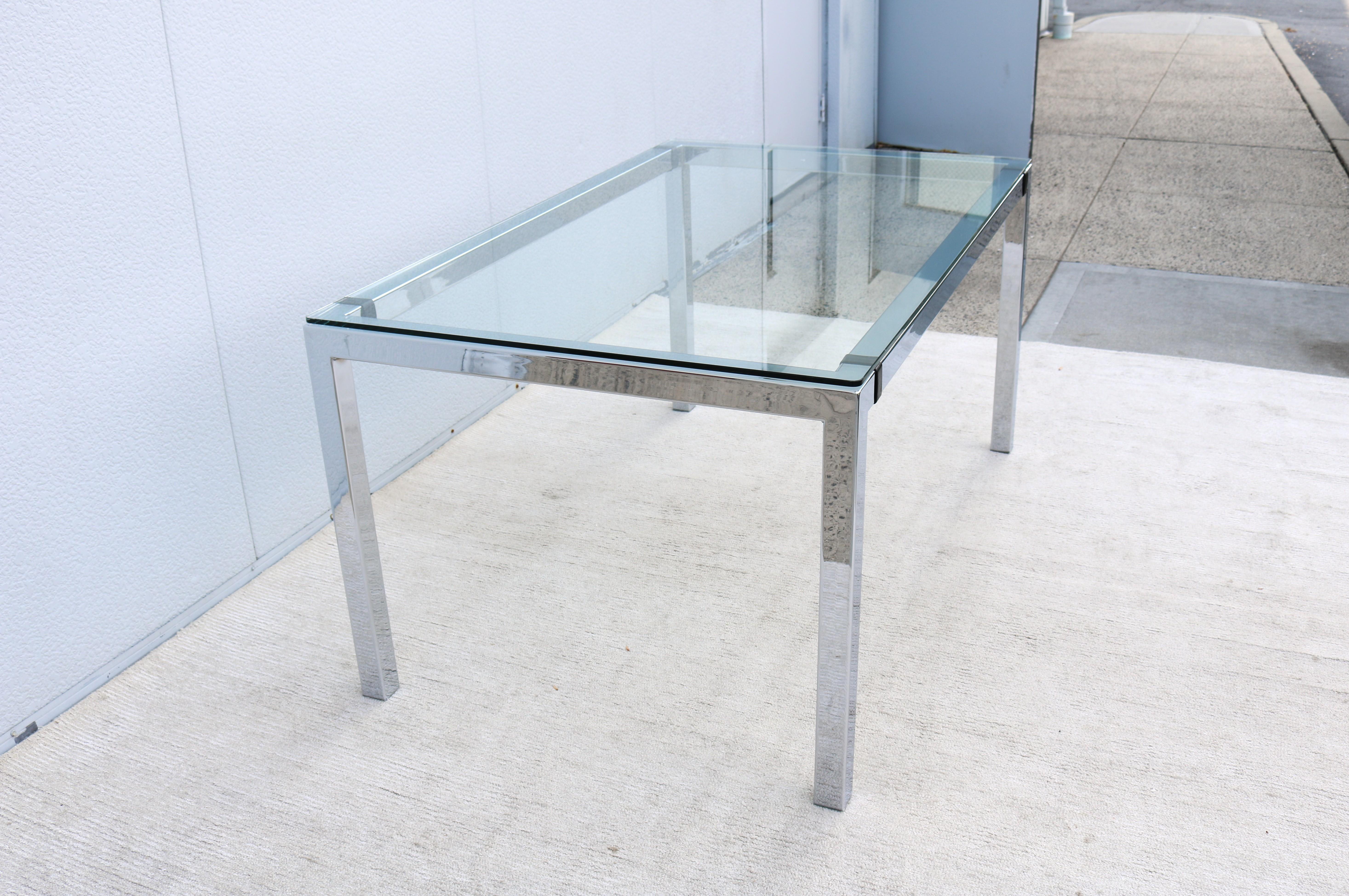 Fin du 20e siècle 1970 Table de salle à manger en verre et acier chromé The Moderns Moderns Milo Baughman en vente