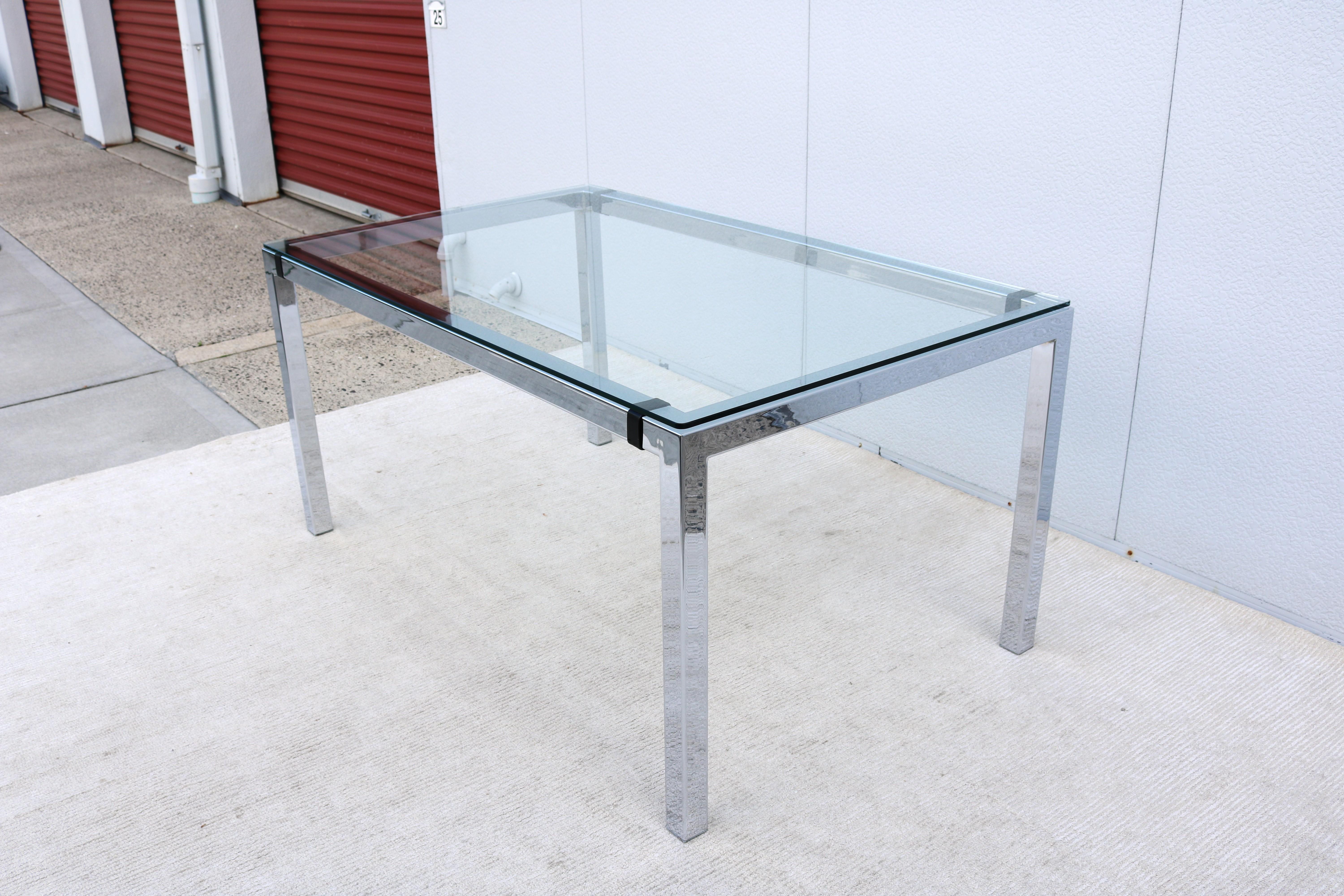 1970 Table de salle à manger en verre et acier chromé The Moderns Moderns Milo Baughman en vente 1