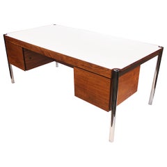 Bureau de direction minimaliste moderne du milieu du siècle en noyer et chrome de Jens Risom, années 1970