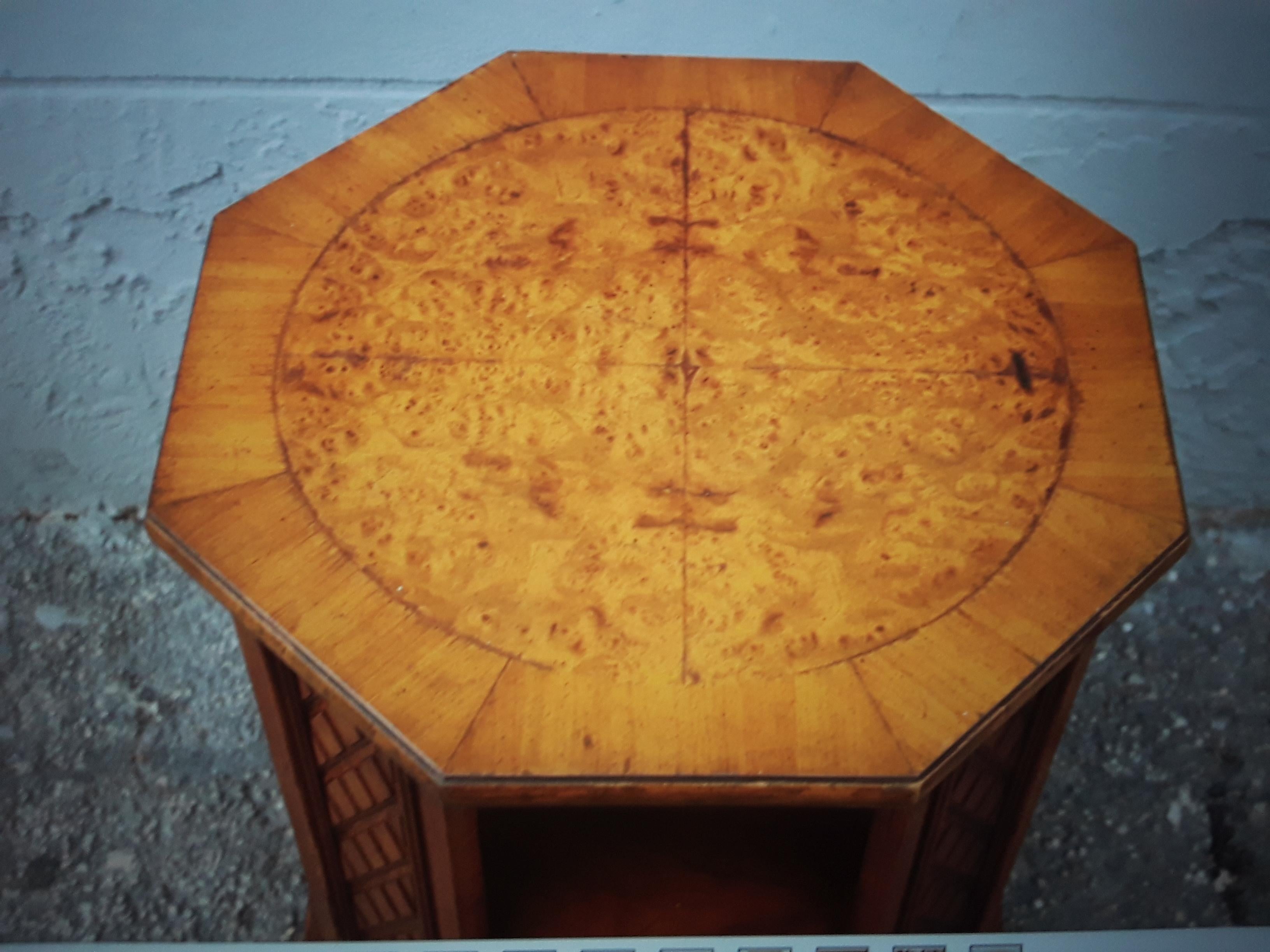 1970's Mid Century Modern Petite Exotic Burl Amboyna Side/ Accent Table For Sale 1