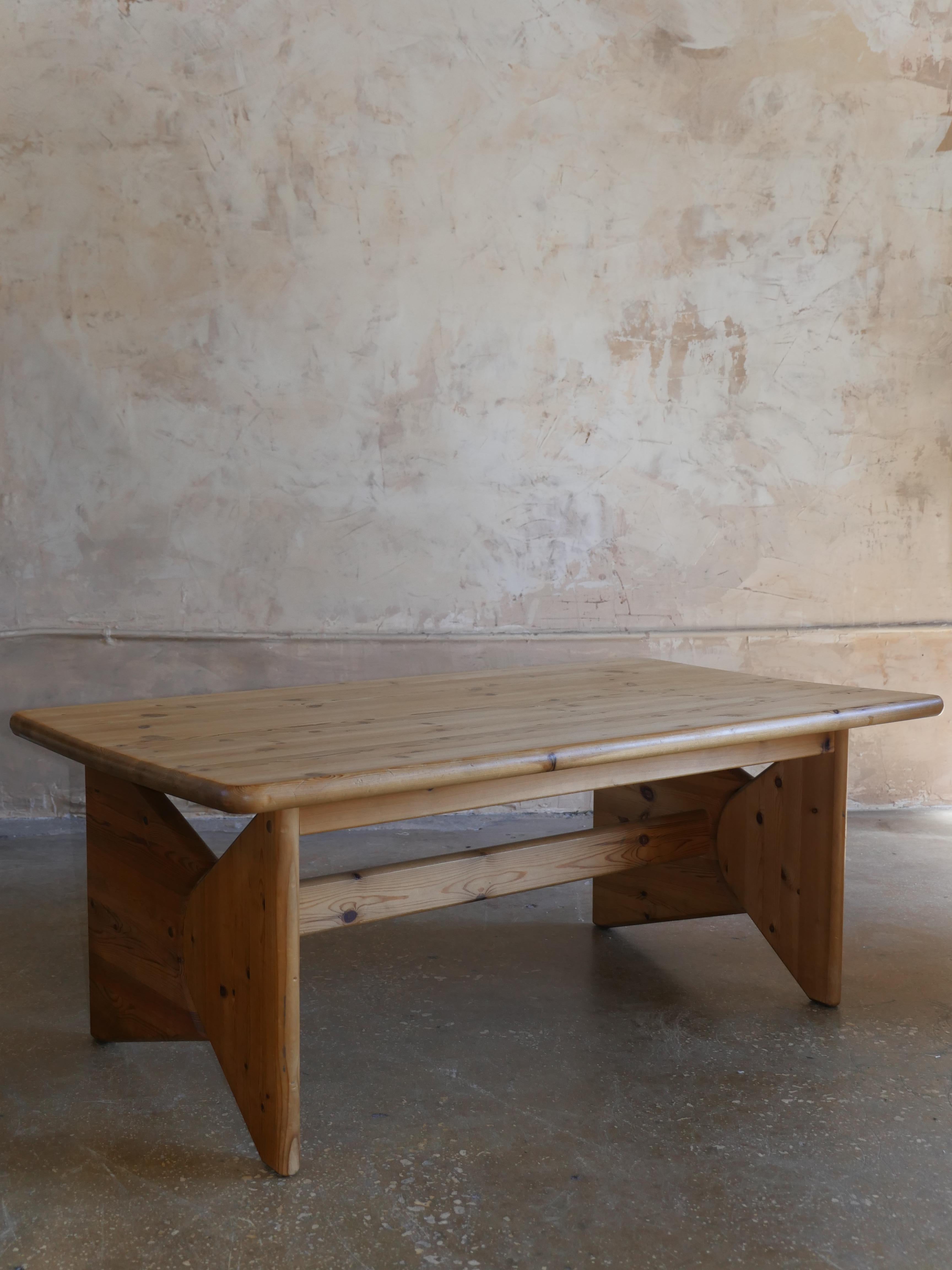 Late 20th Century 1970s Mid-Century Modern Pinewood Coffee Table For Sale