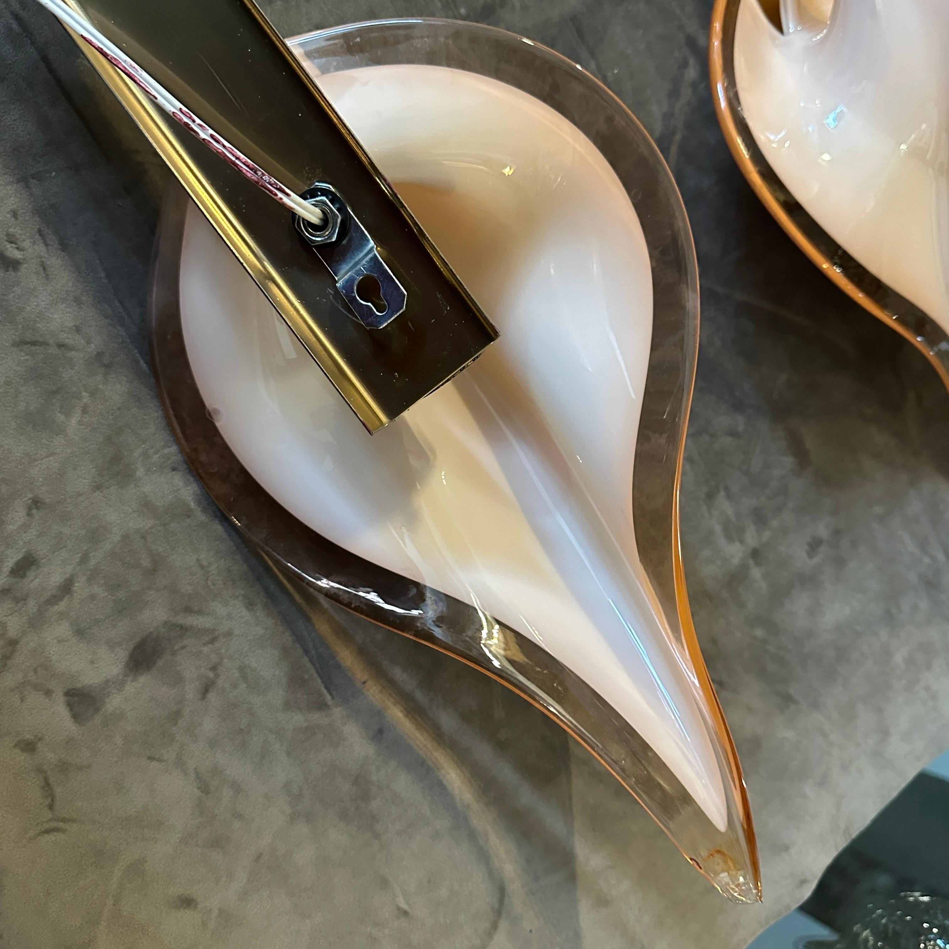 Two 1970s Mid-Century Modern Pink Murano Glass Leaf Wall Sconces by Franco Luce In Good Condition For Sale In Aci Castello, IT