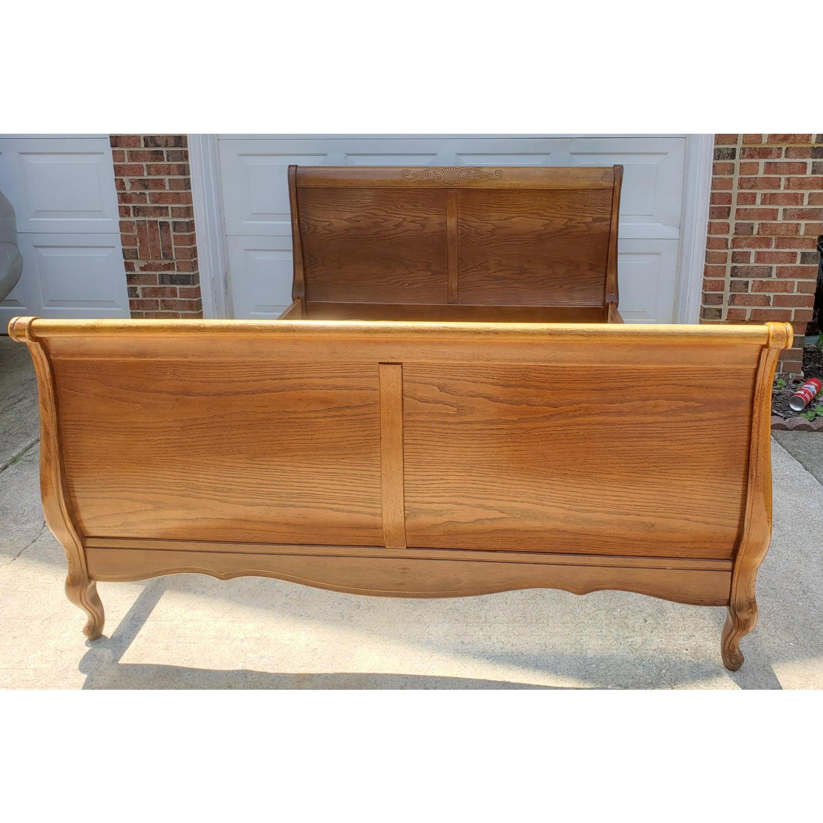 For your consideration is a vintage from the 1970s Queen sleigh Bed. Featutes some carvings on the headboard and footboard. Bed is in good vintage condition with some wear appropriate with age and normal usage. Measures: Headboard 60