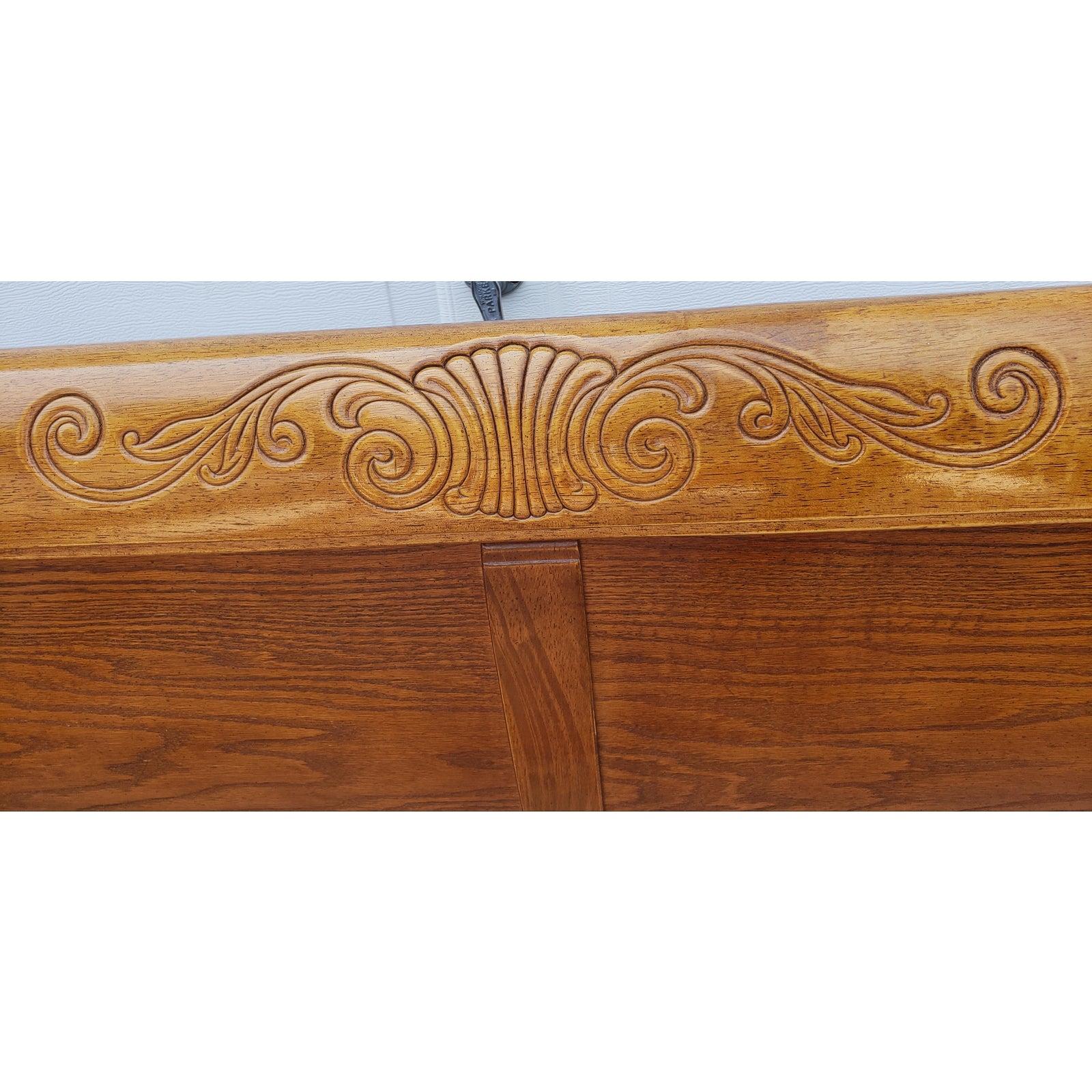 American Classical 1970s Mid-Century Modern Queen Sleigh Bed