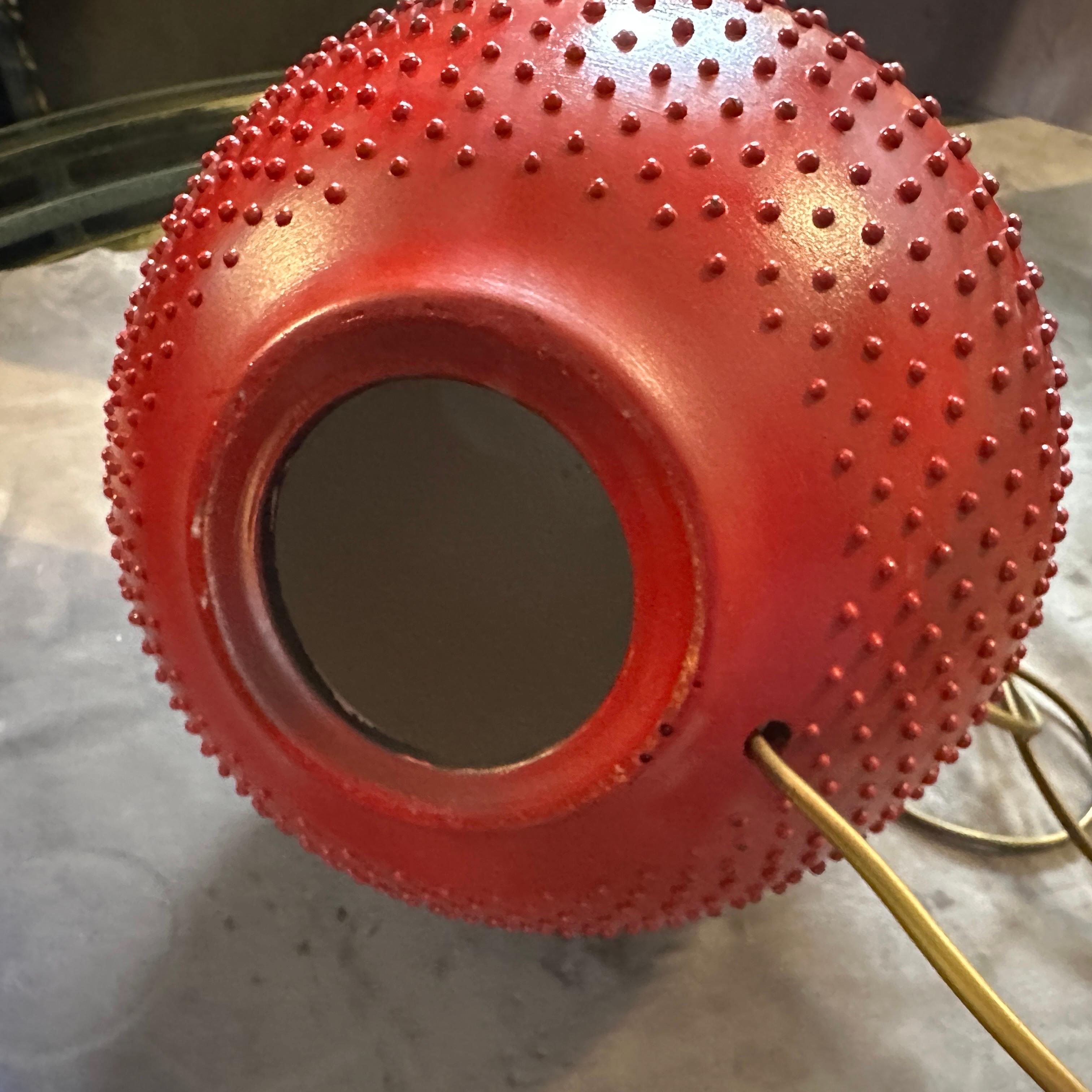 1970 Mid-Century Modern Red Ceramic and Brass Italian Table Lamp by PAF Studio Bon état - En vente à Aci Castello, IT