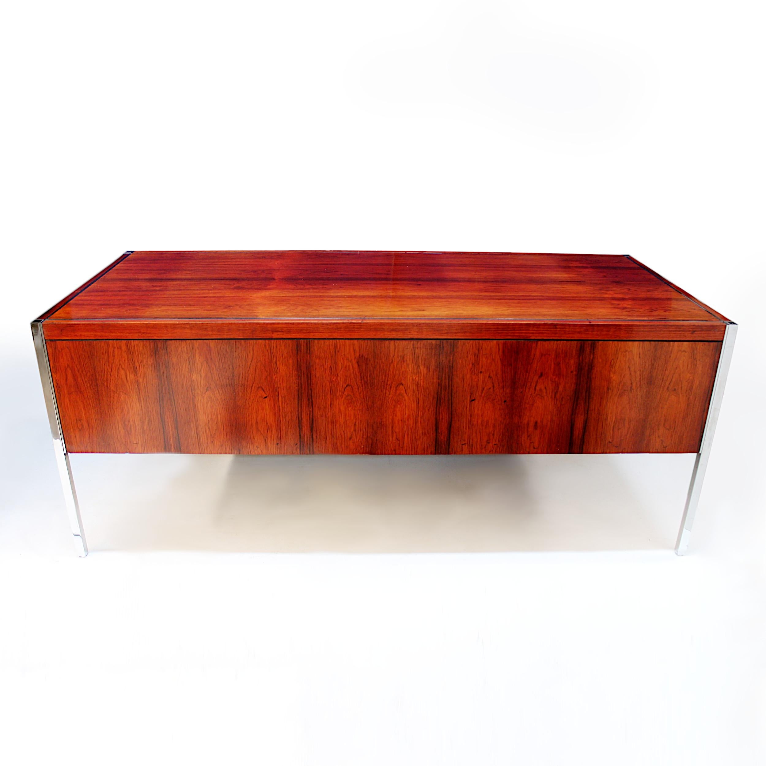 Late 20th Century 1970s Mid-Century Modern Rosewood Executive Desk by Richard Schultz for Knoll