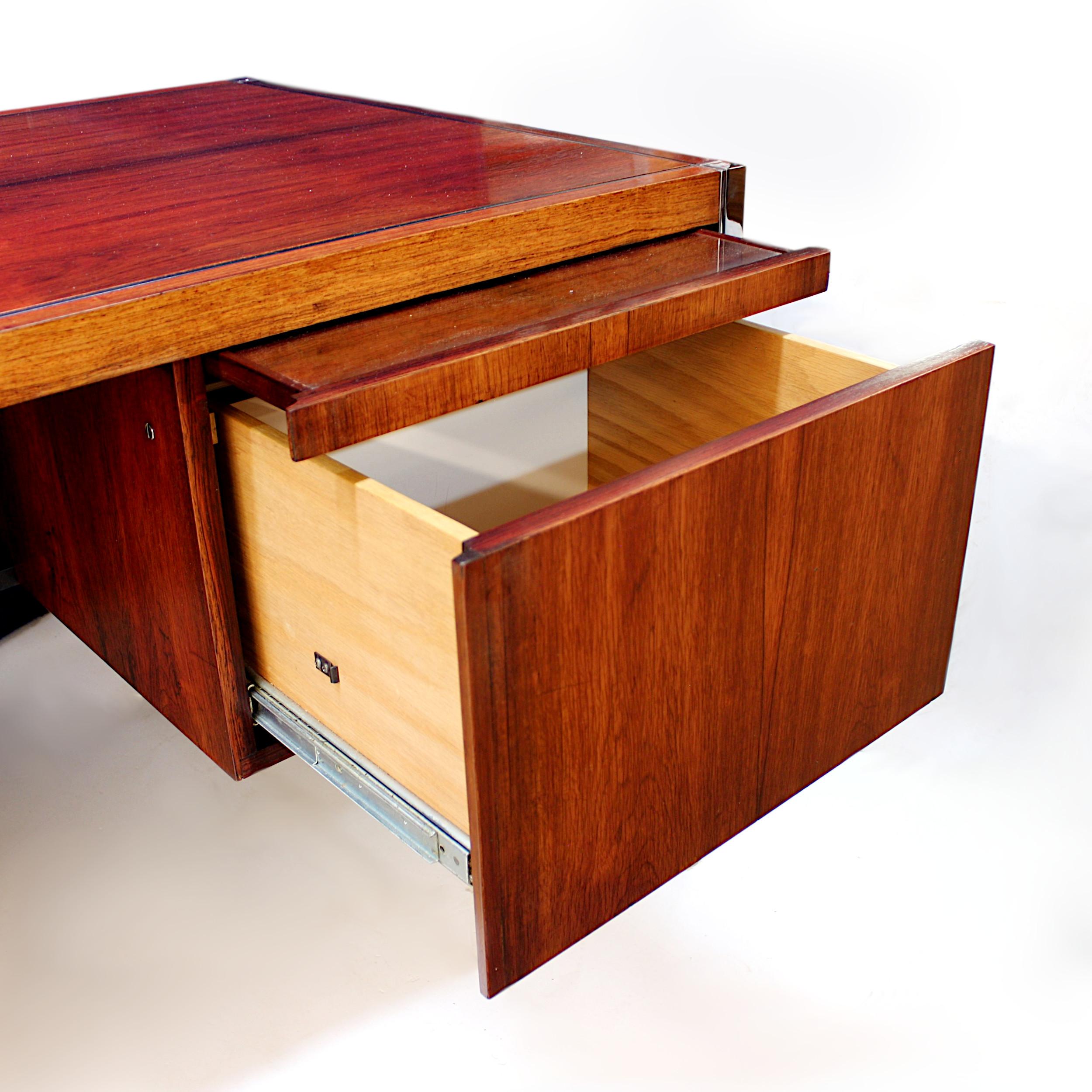 1970s Mid-Century Modern Rosewood Executive Desk by Richard Schultz for Knoll 1