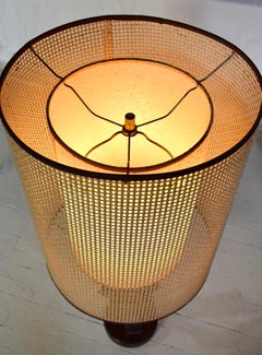 Lámparas de sobremesa escultóricas de nogal modernas de mediados de siglo de 1970