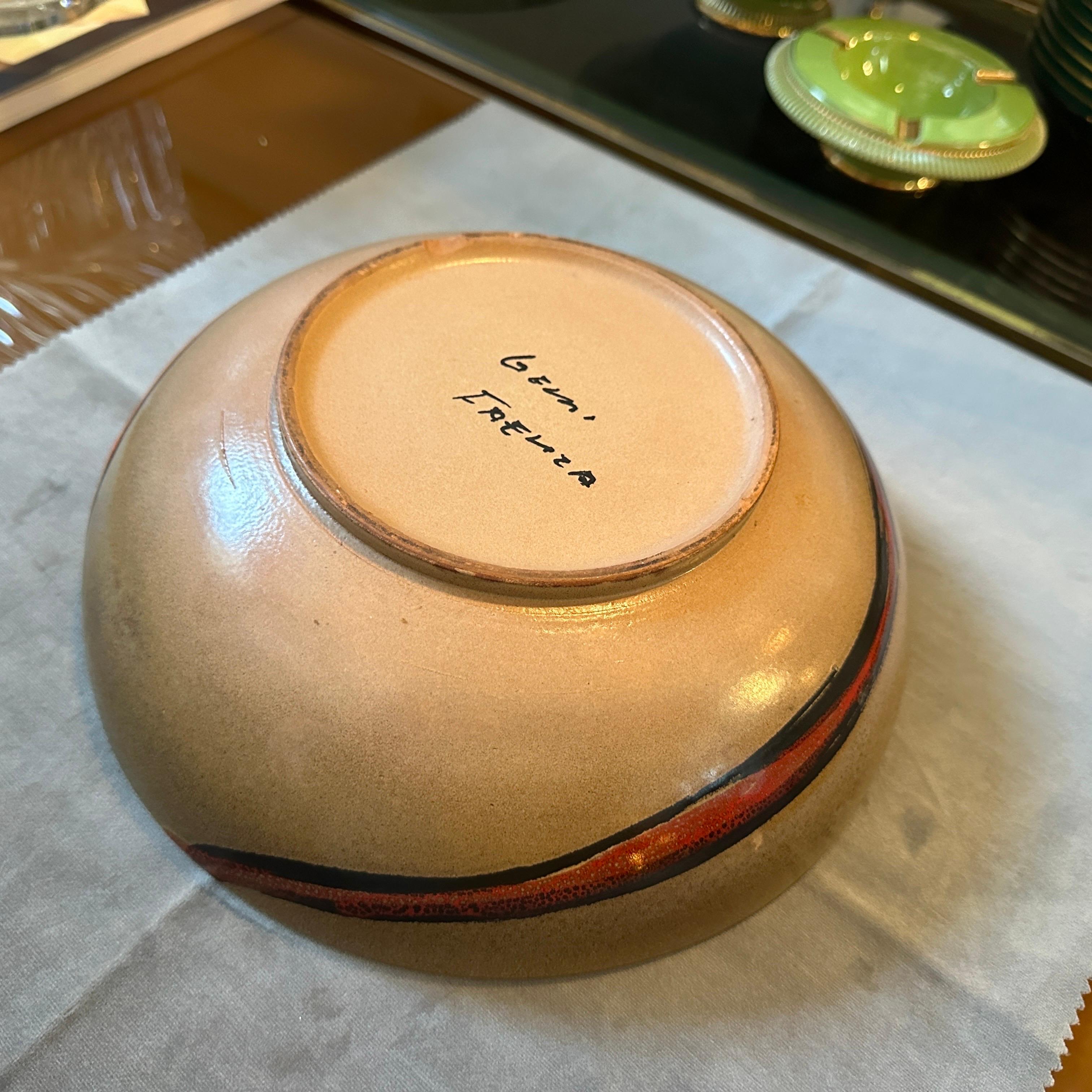 italien Bol rond en terre cuite moderne du milieu du siècle dernier de Gemi Faenza, années 1970 en vente