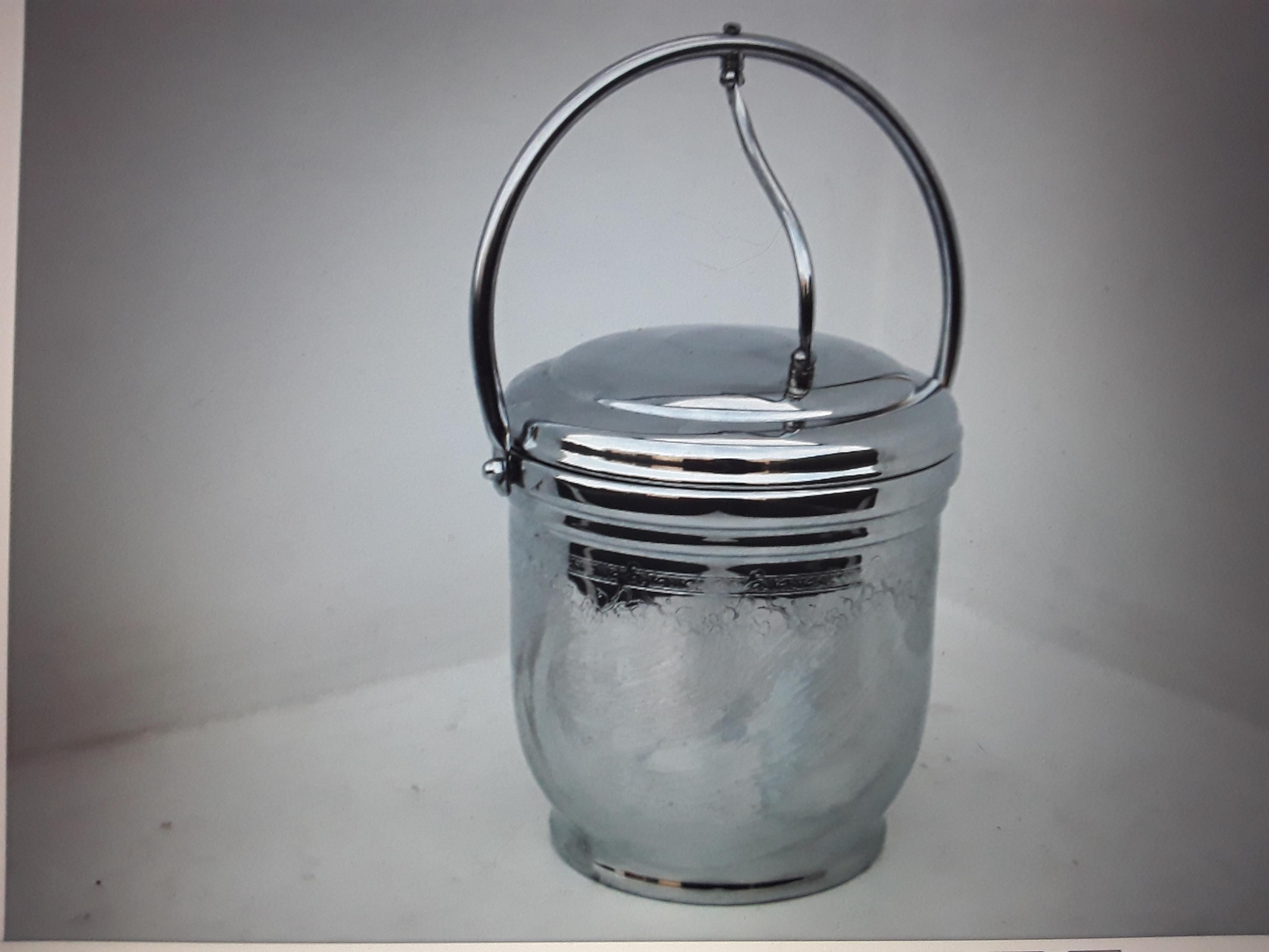 Mid-Century Modern « United Solid Brass Co. », mi-siècle moderne, des années 1970 Seau à glace en verre et chrome en vente