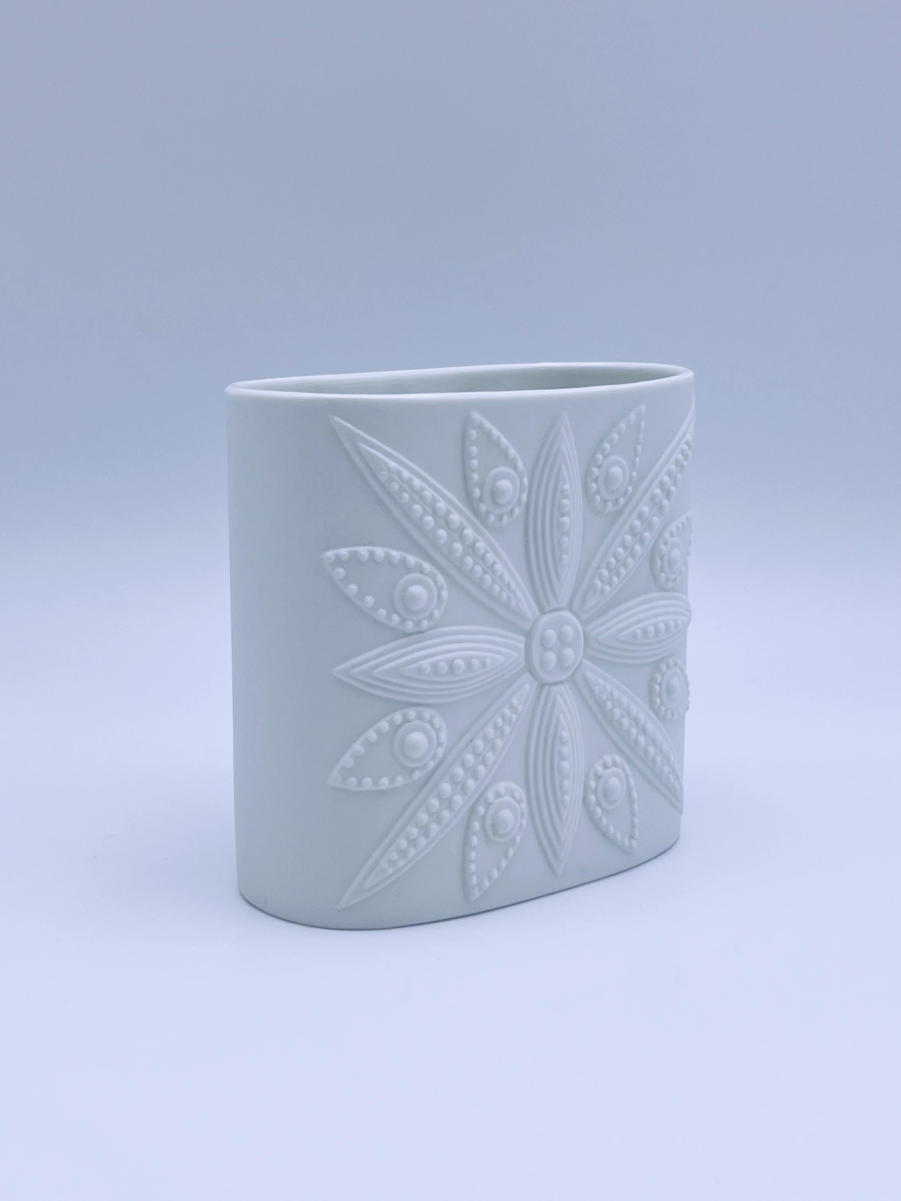 Porcelain 1970s Mid-century Modern Vase by Nanny Still for Heinrich & Co., Germany For Sale