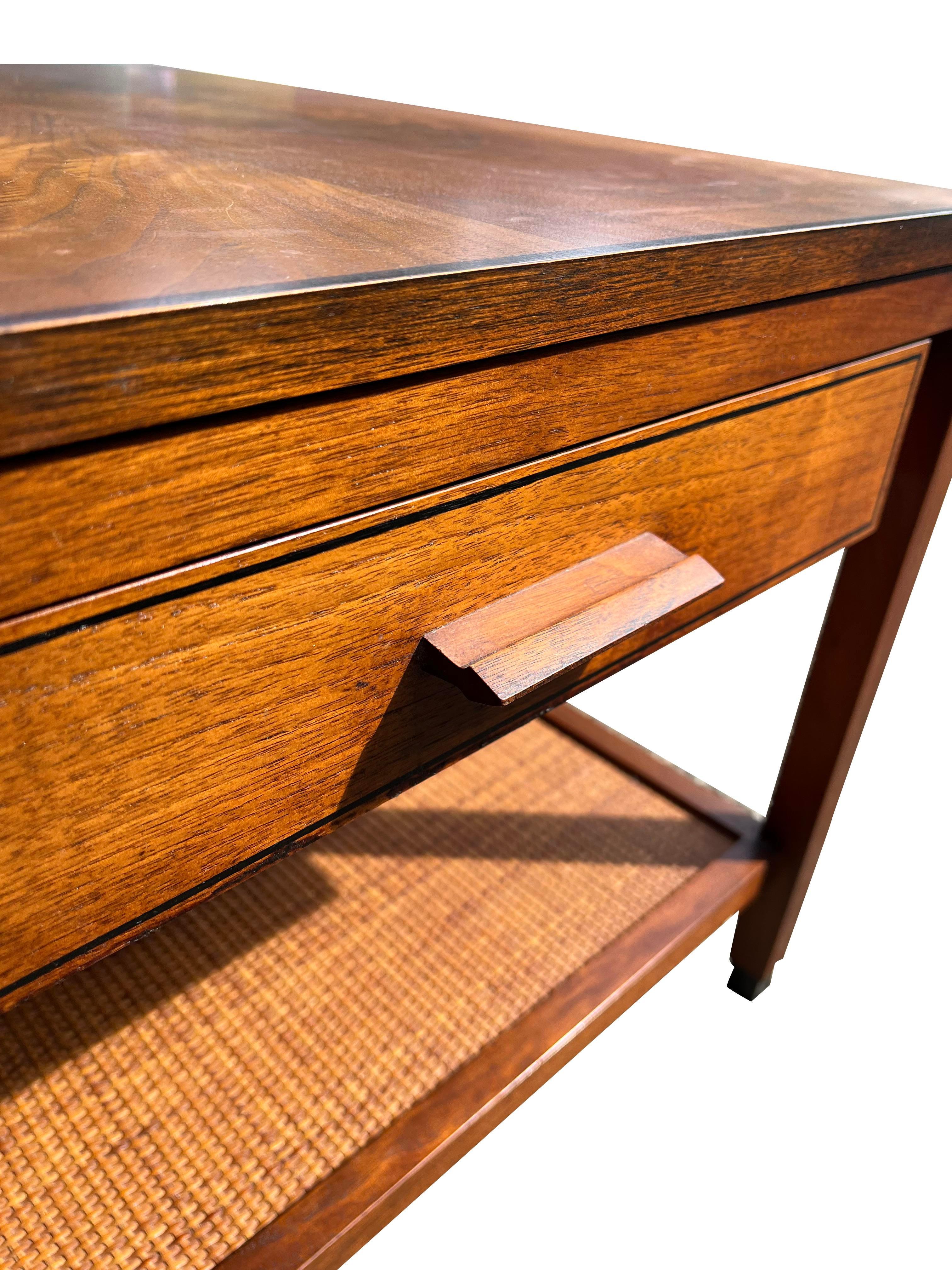 Bois Table d'appoint vintage mi-siècle moderne avec canne, années 1970 en vente
